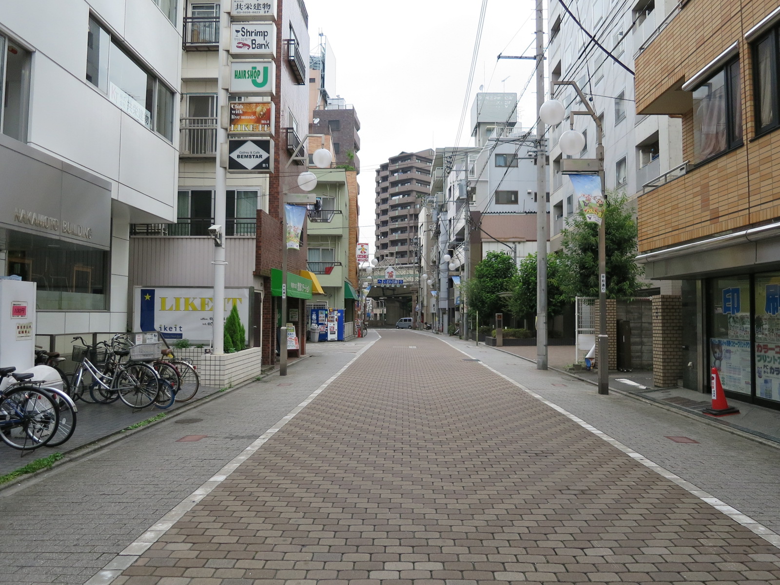 NAKAMOTOビル前面の通り