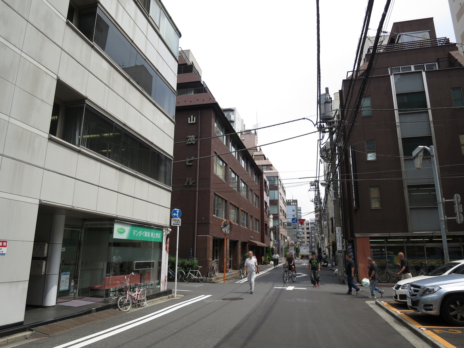 周辺は静かなエリア