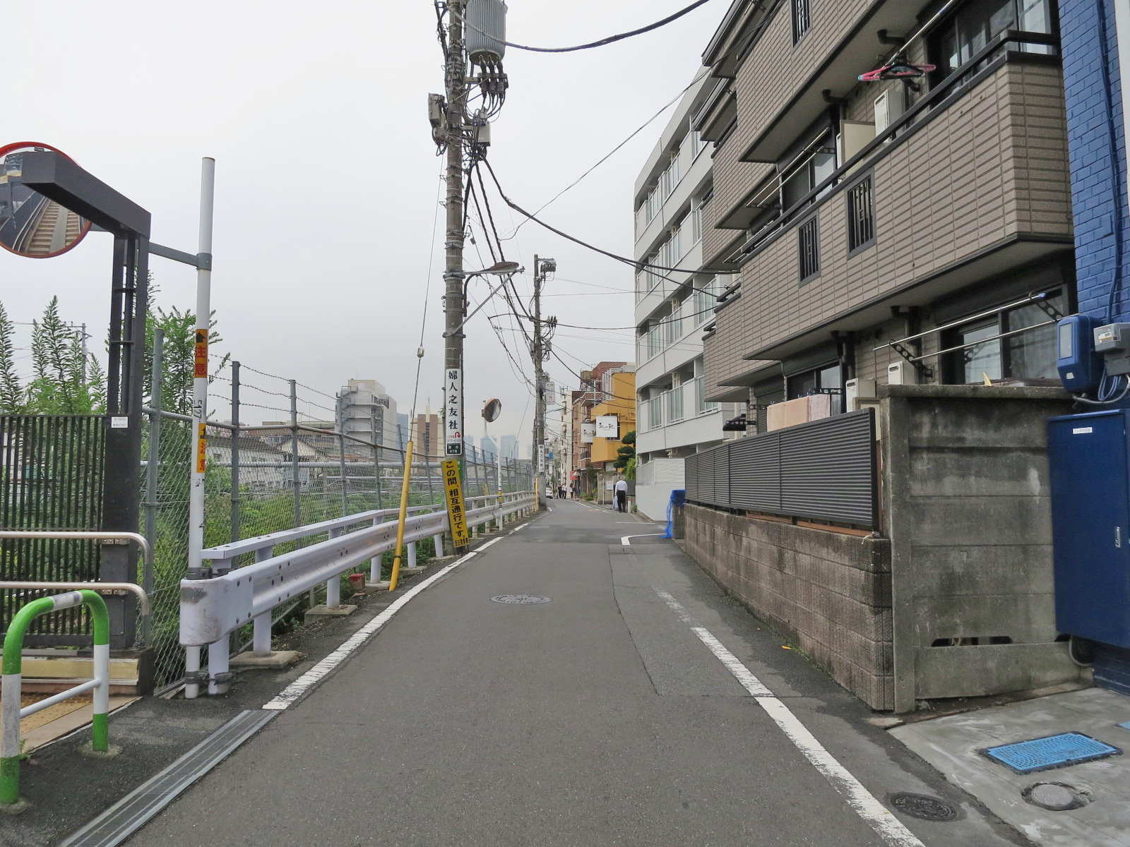 目白3丁目ビル前面の通り