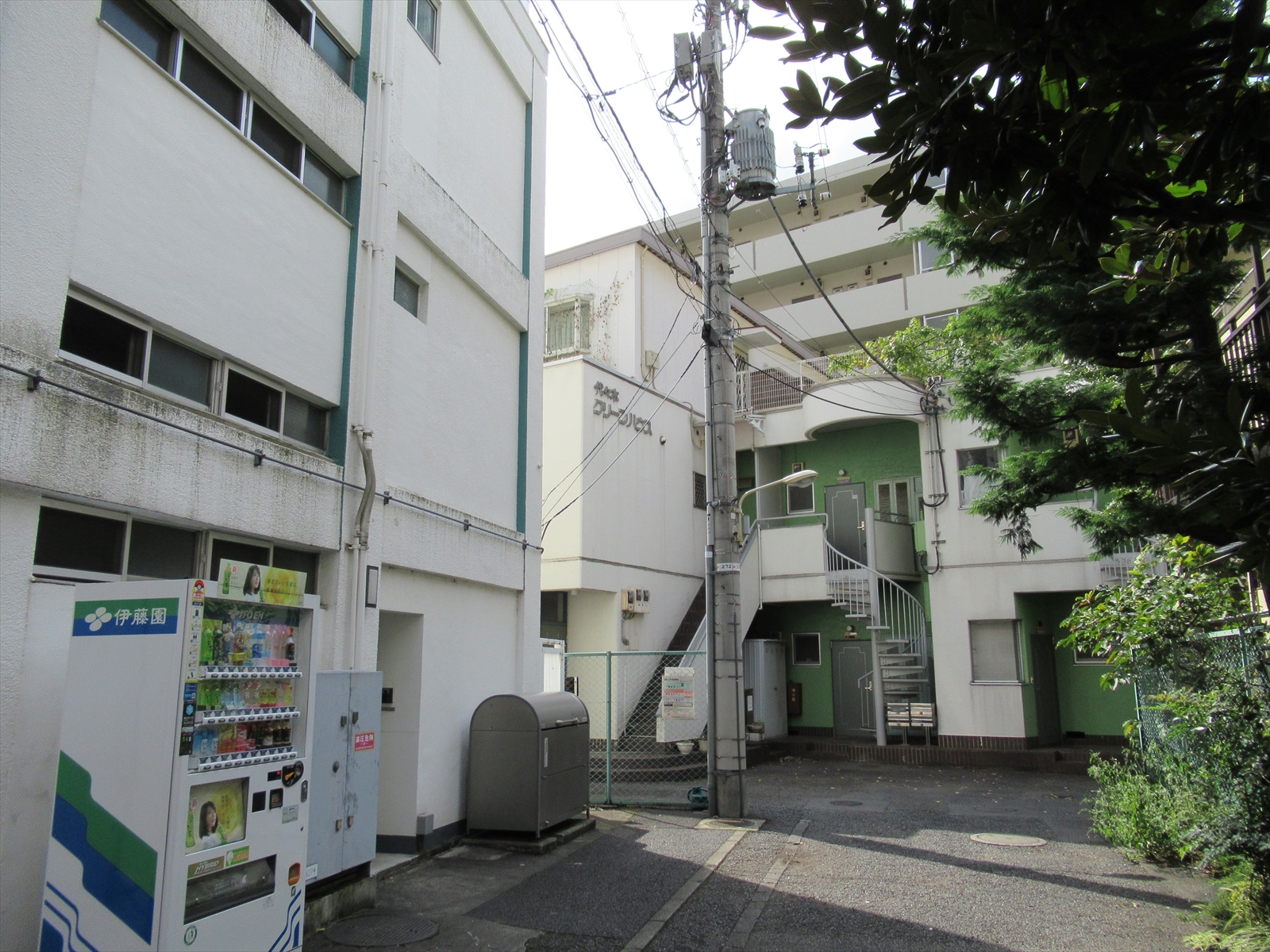 周辺は住宅が多く静かな環境