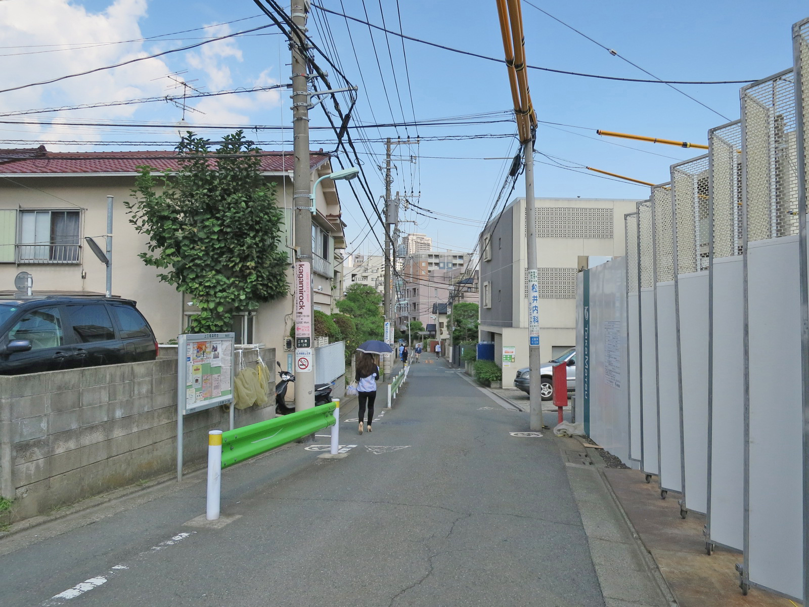 周辺は静かなエリア