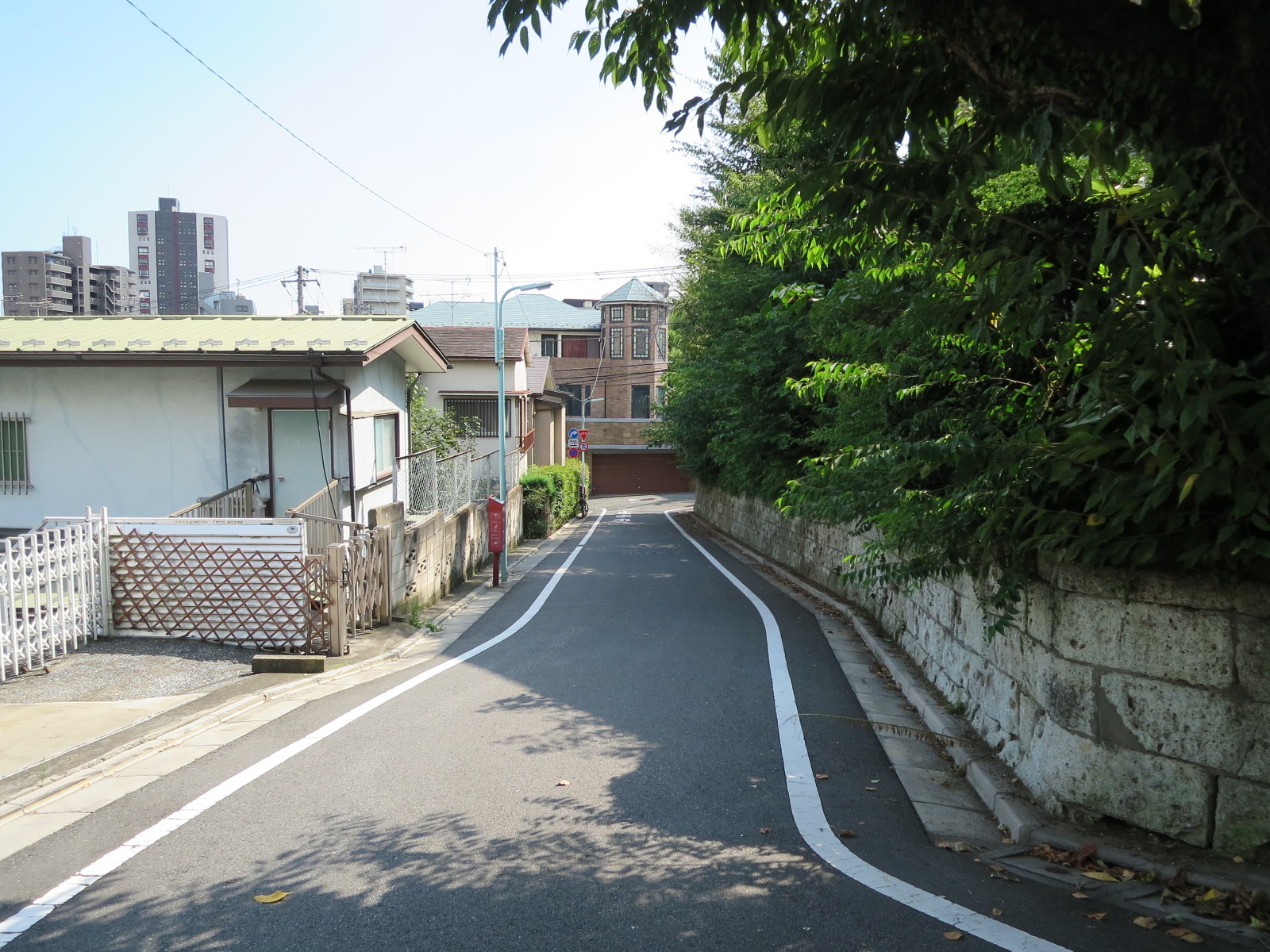 オフィス前面の通り