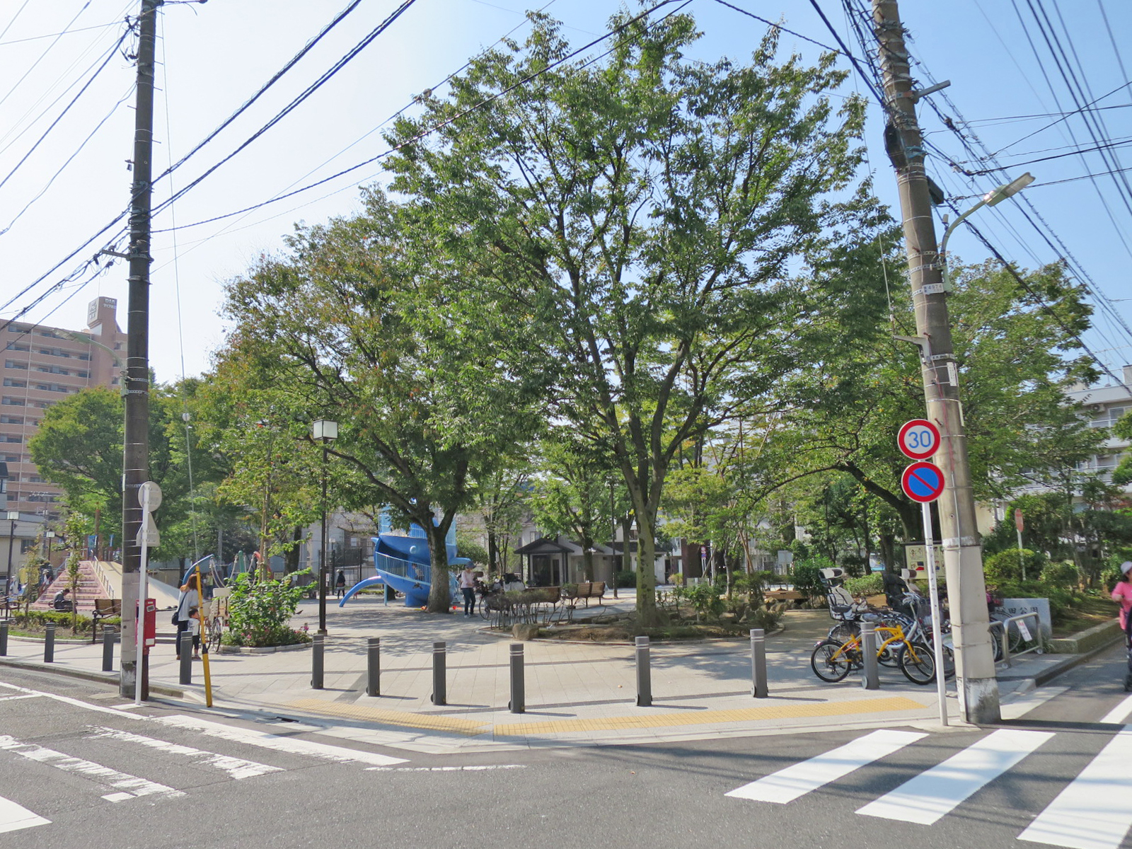 徒歩2分に仲鎌田公園