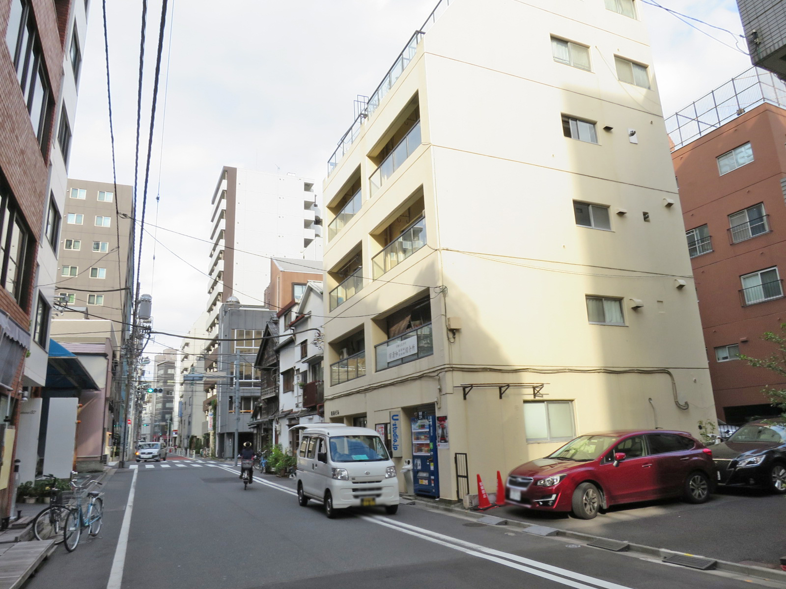 周辺は静かなエリア