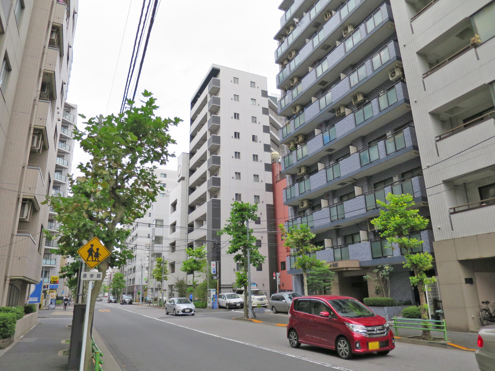 周辺は静かなエリア