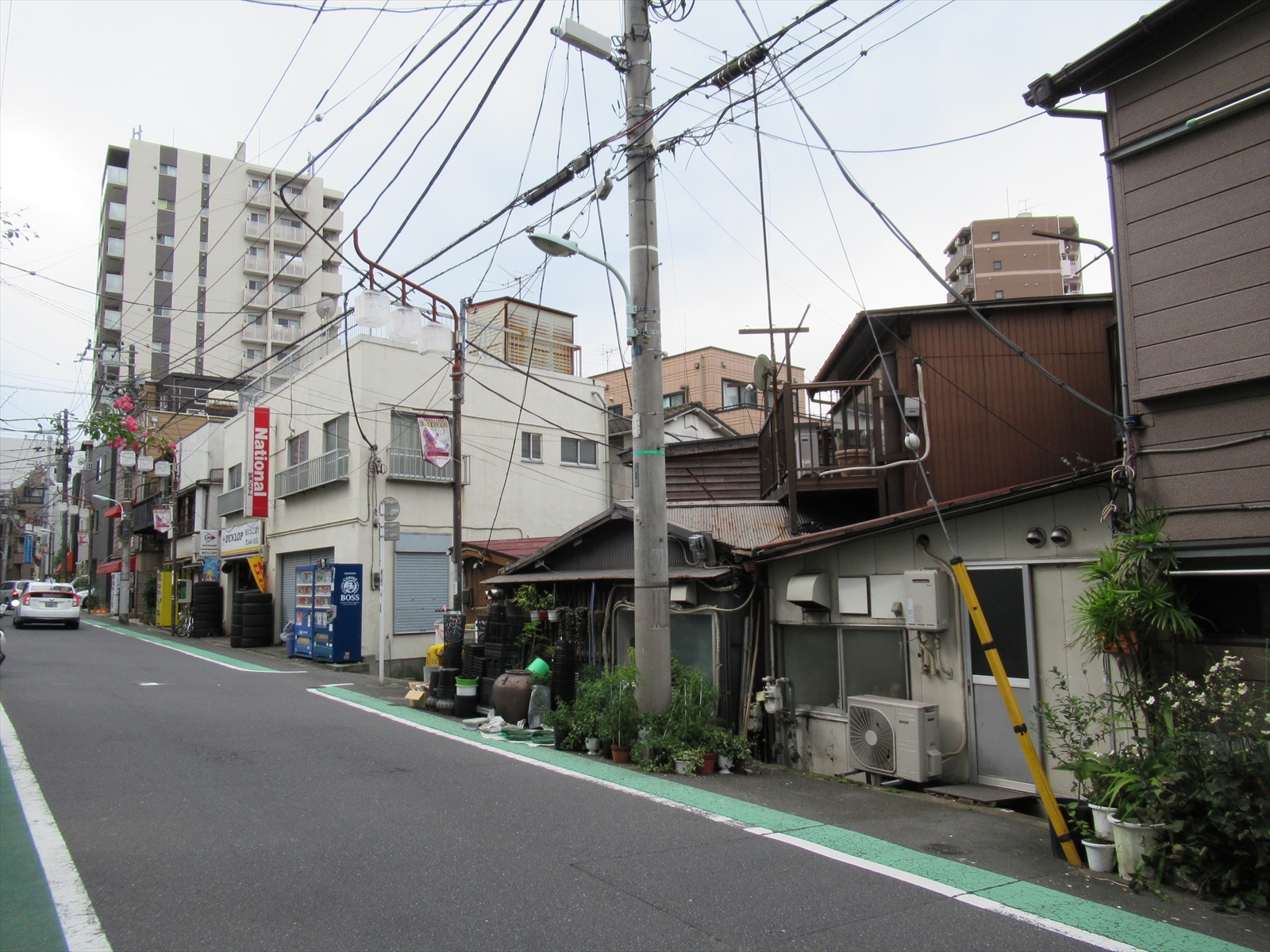 周囲は住宅街