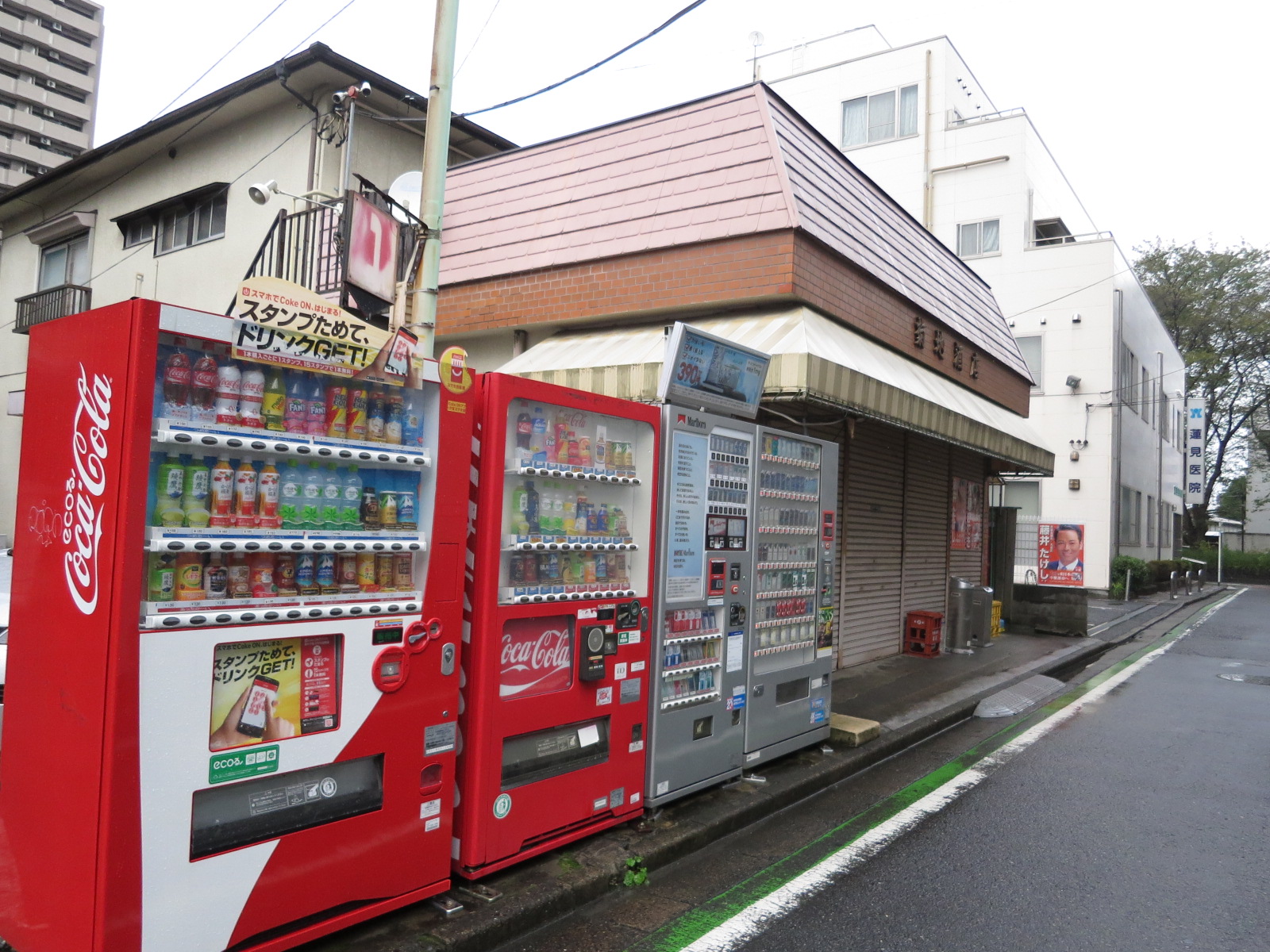 ビル裏側の様子