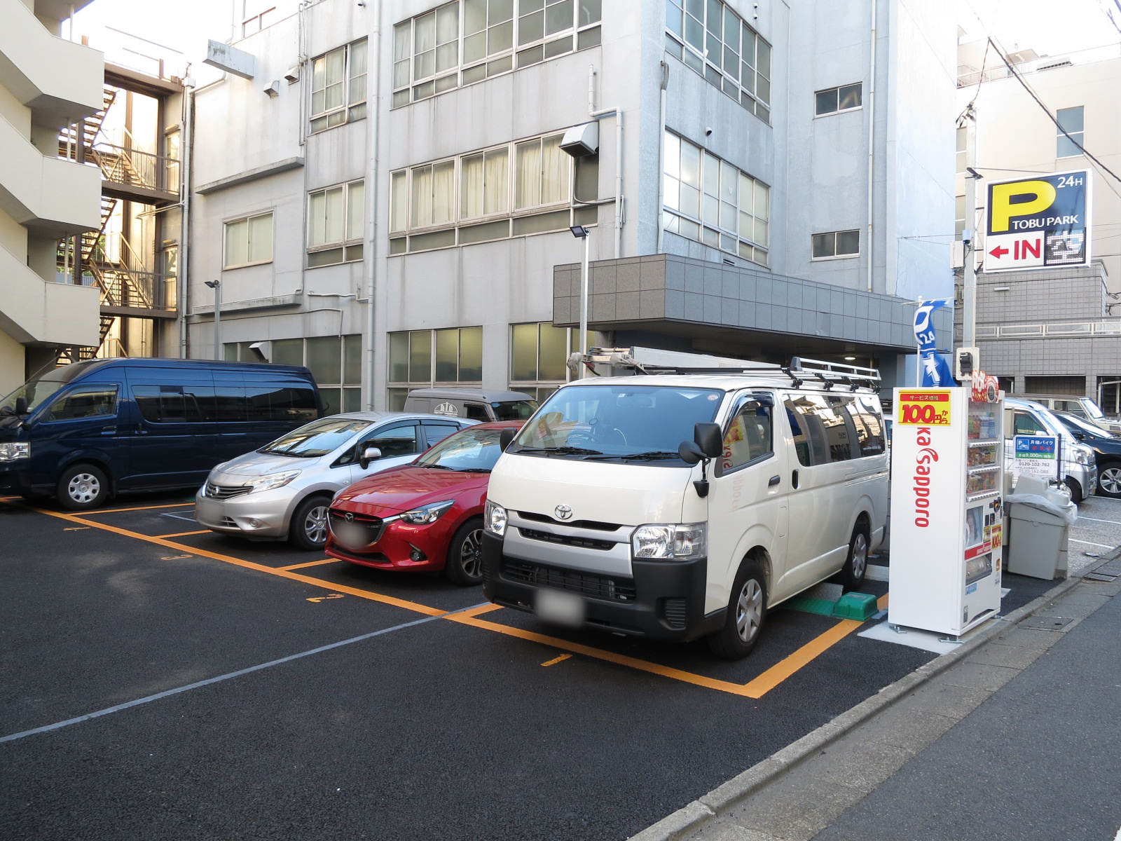 隣の24時間パーキング