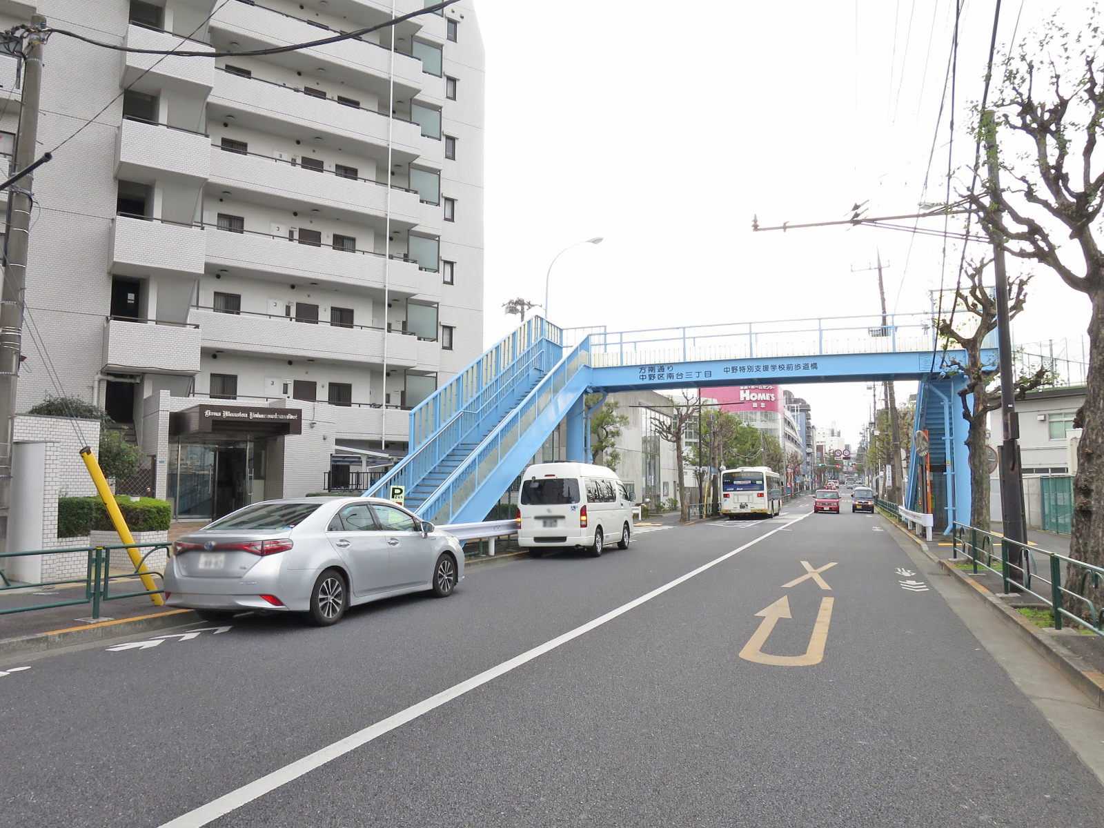 方南通り沿いの立地