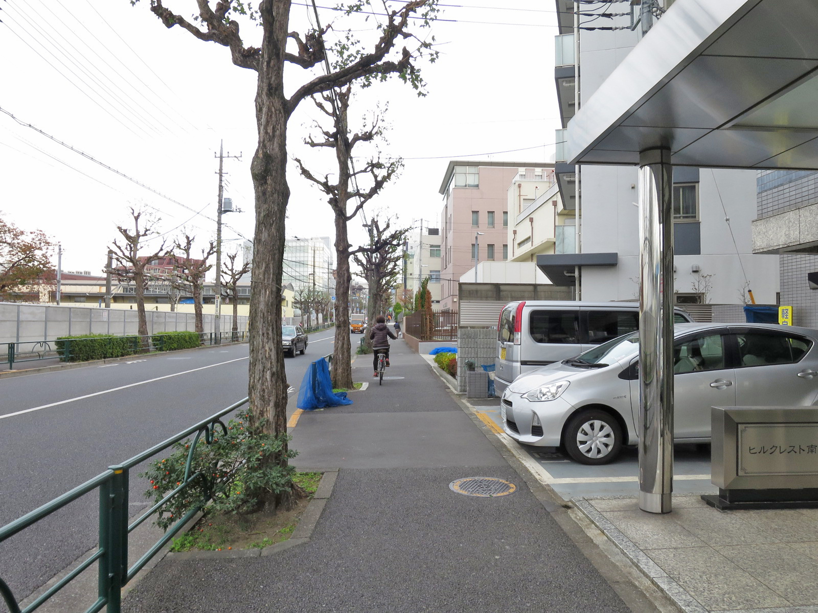 ヒルクレスト南台前面の通り
