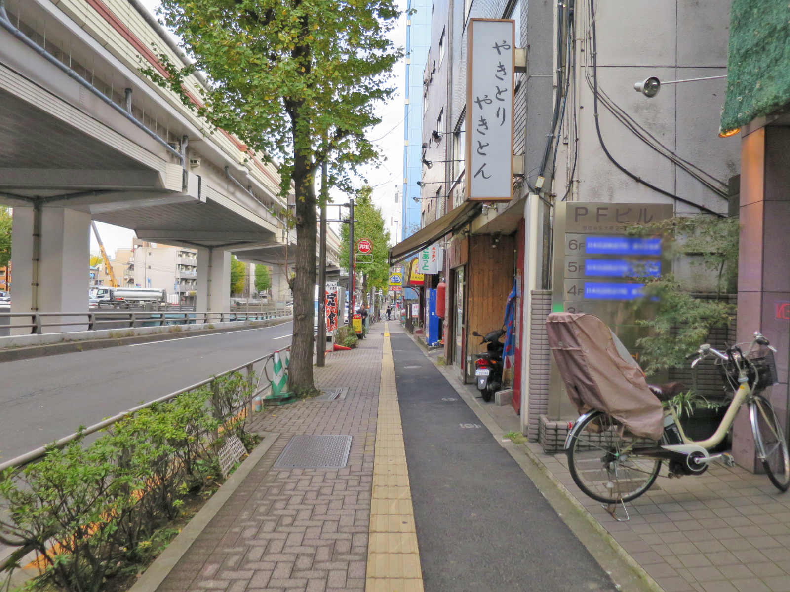 PFビル前面の通り