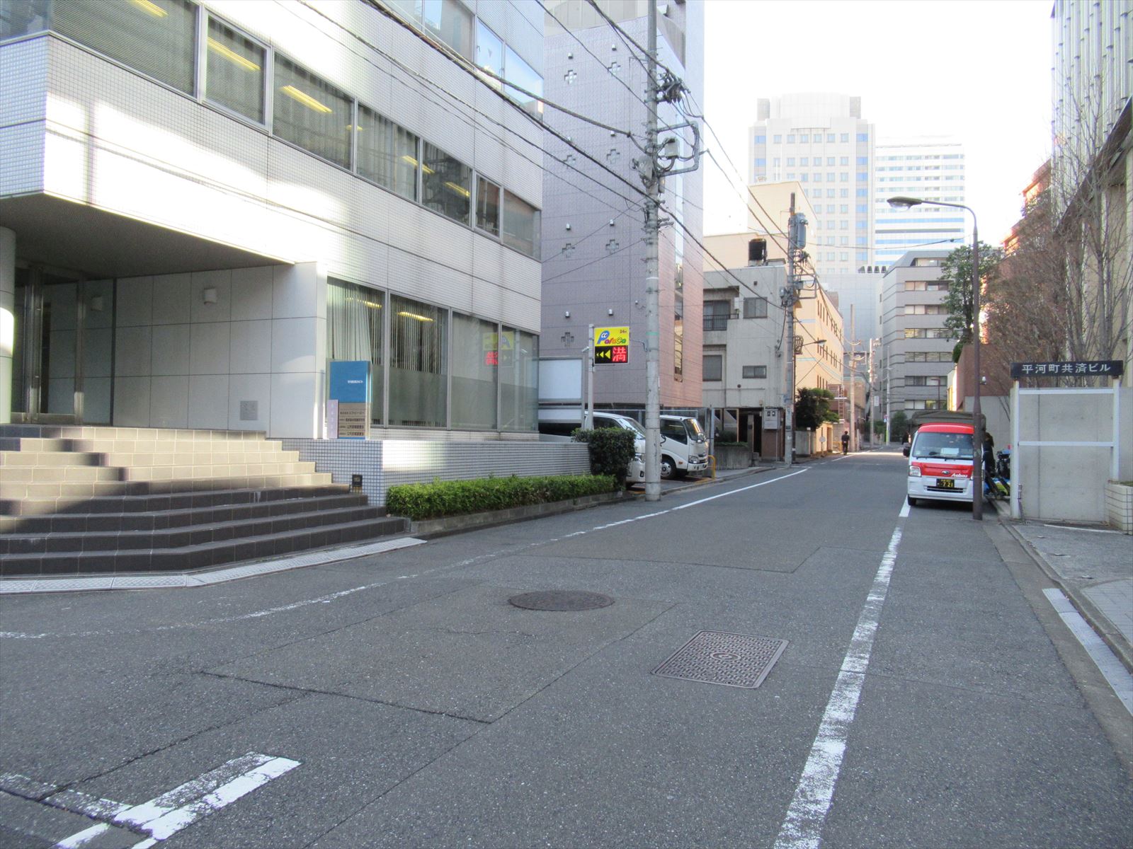 オフィスビル前面道路