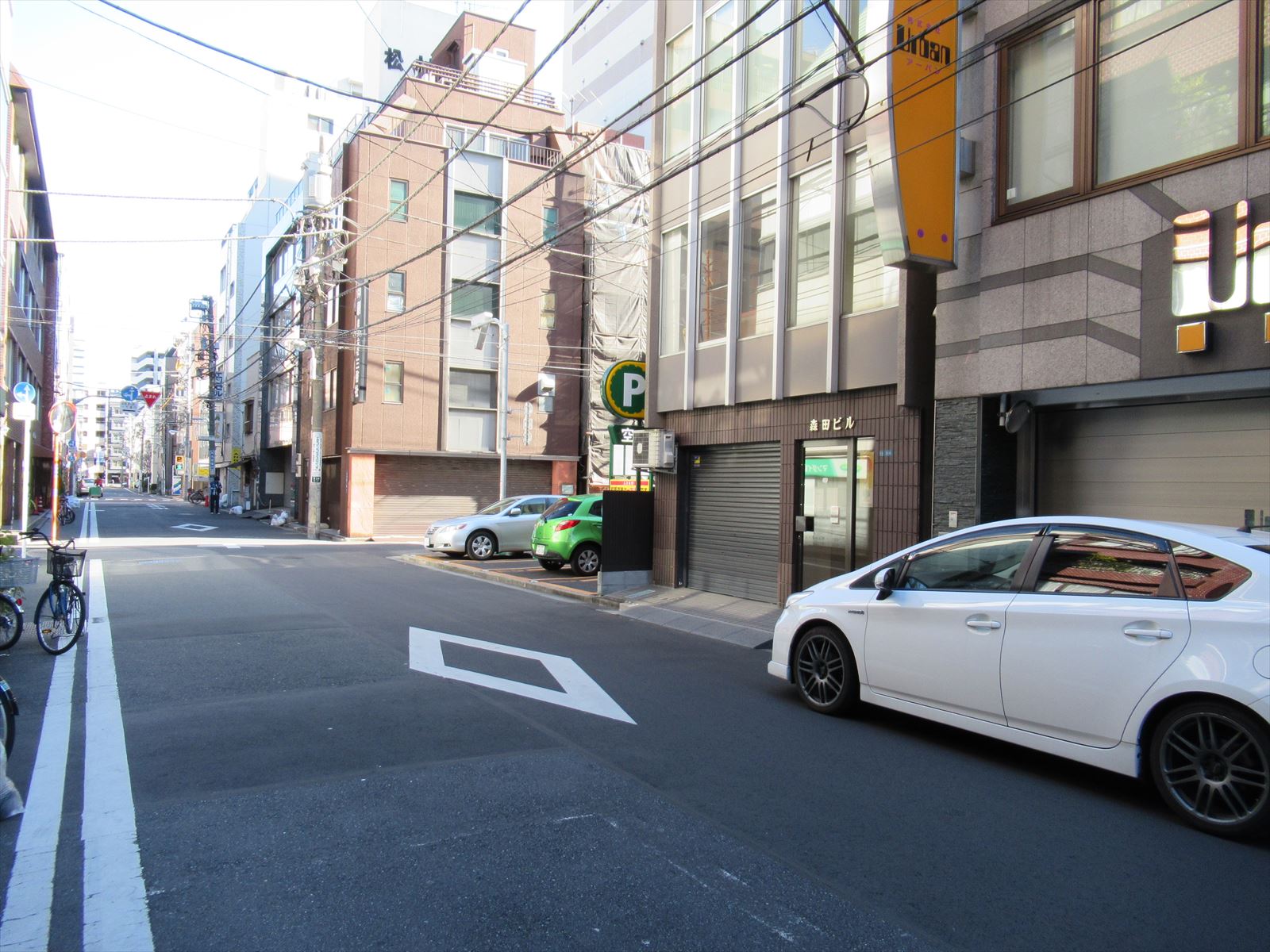 オフィスビル前面道路