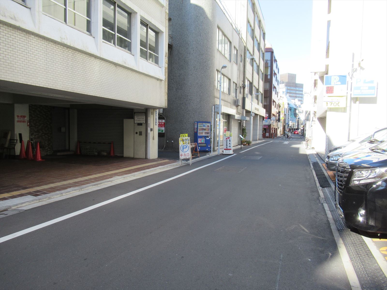 オフィスビル前面道路