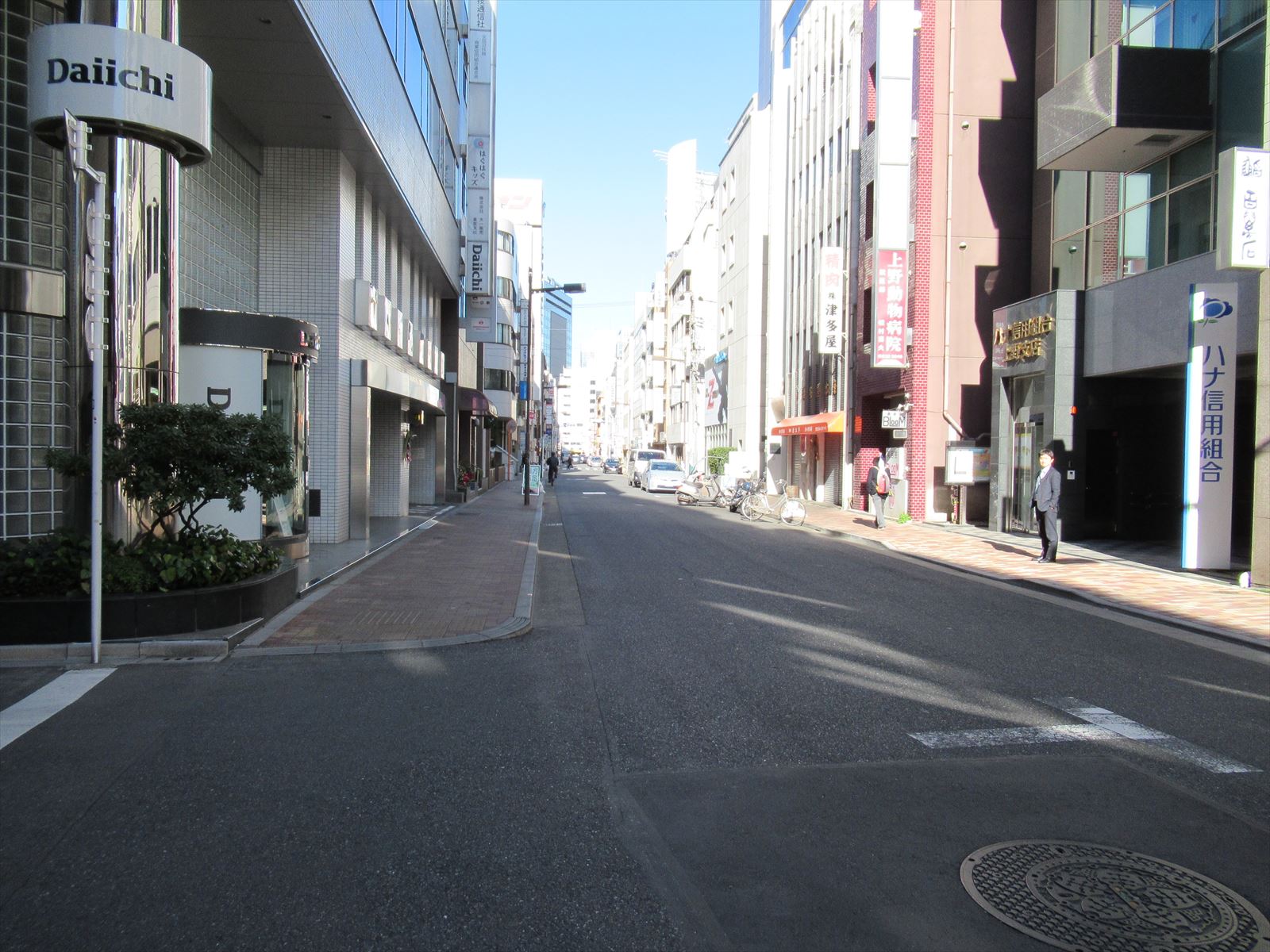 オフィスビル前面道路