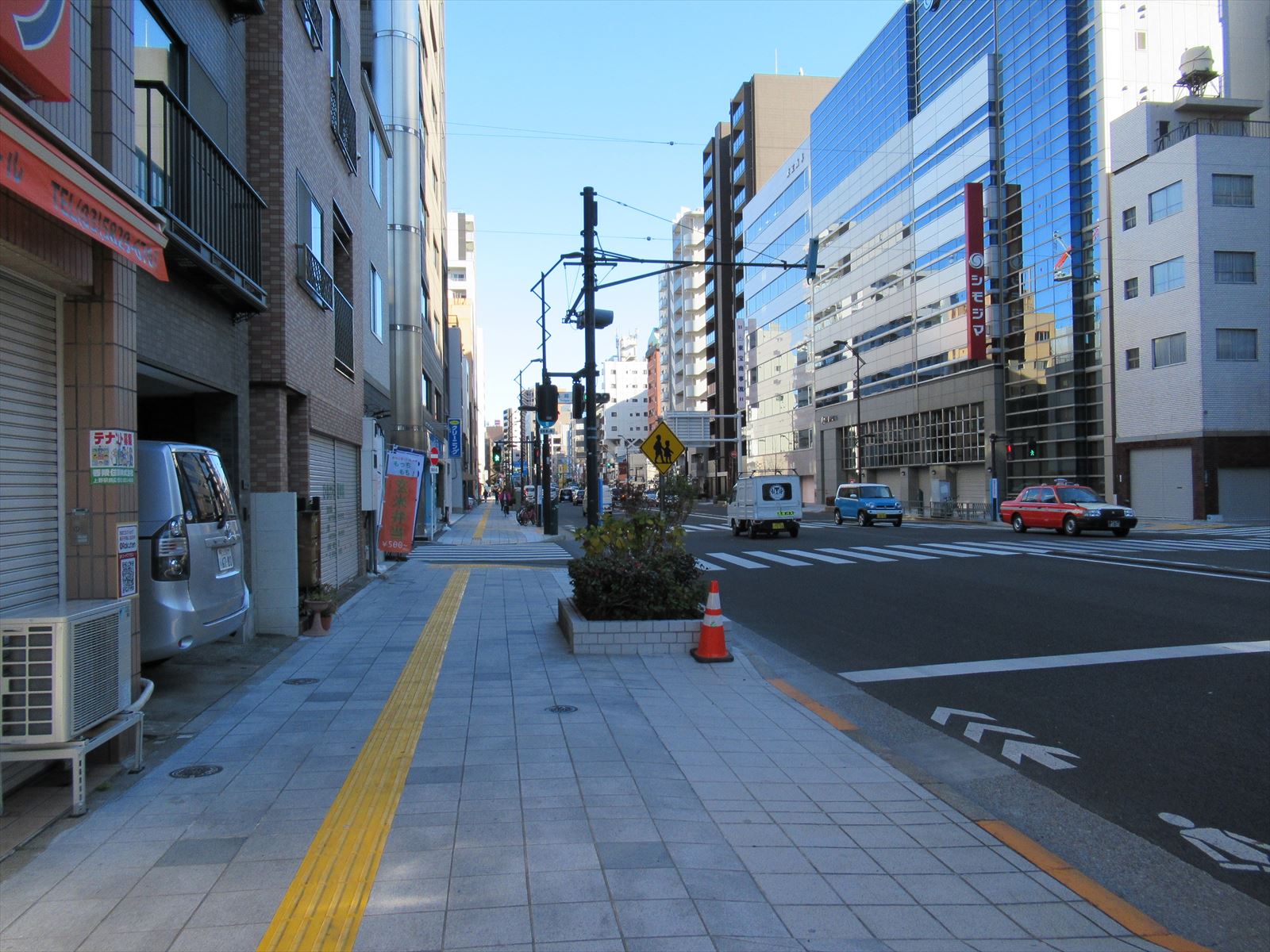 オフィスビル入口
