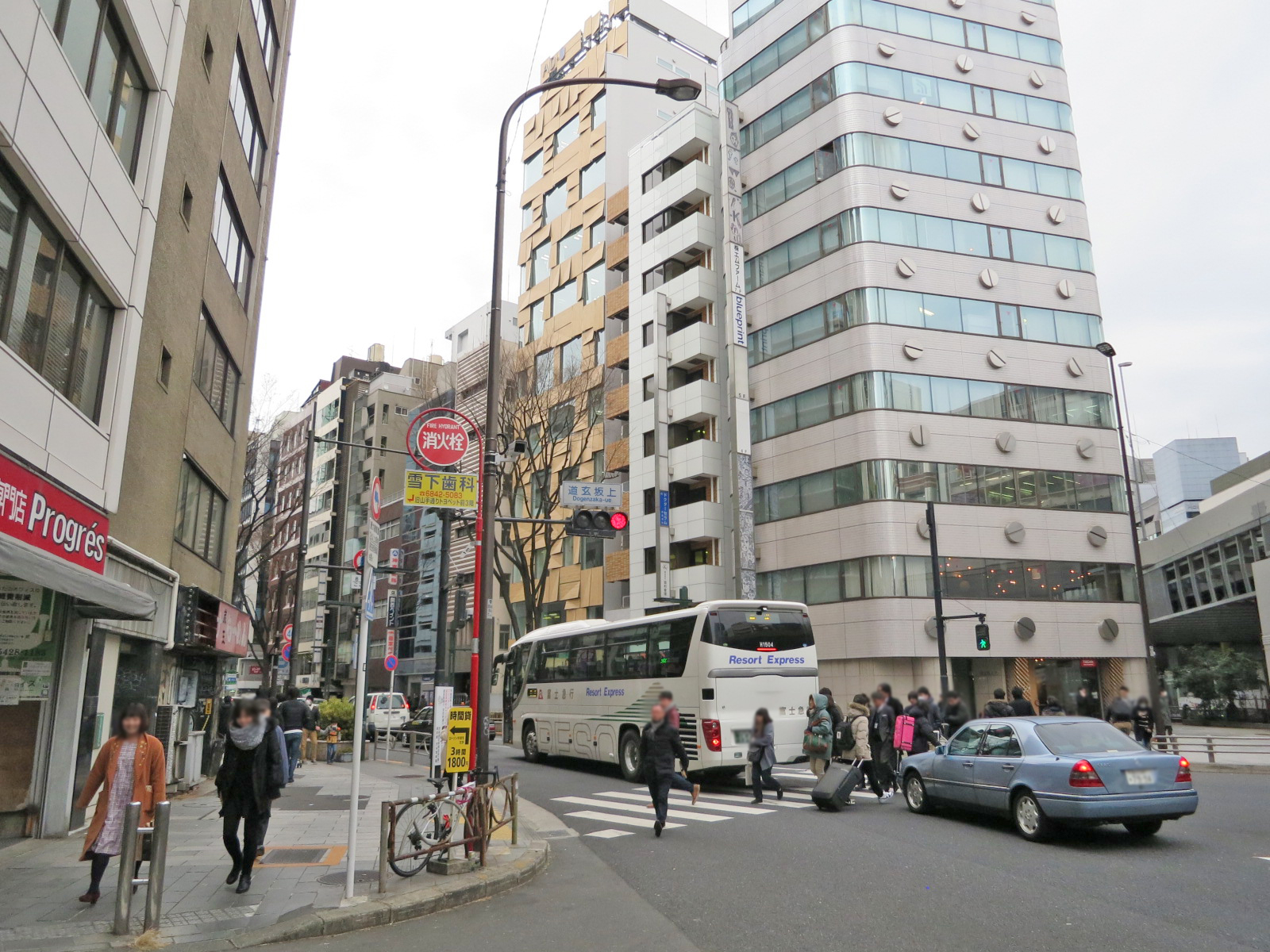 周辺はオフィス街