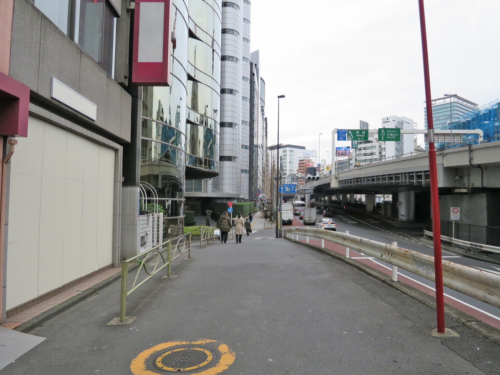 岡三桜丘ビル前面の通り