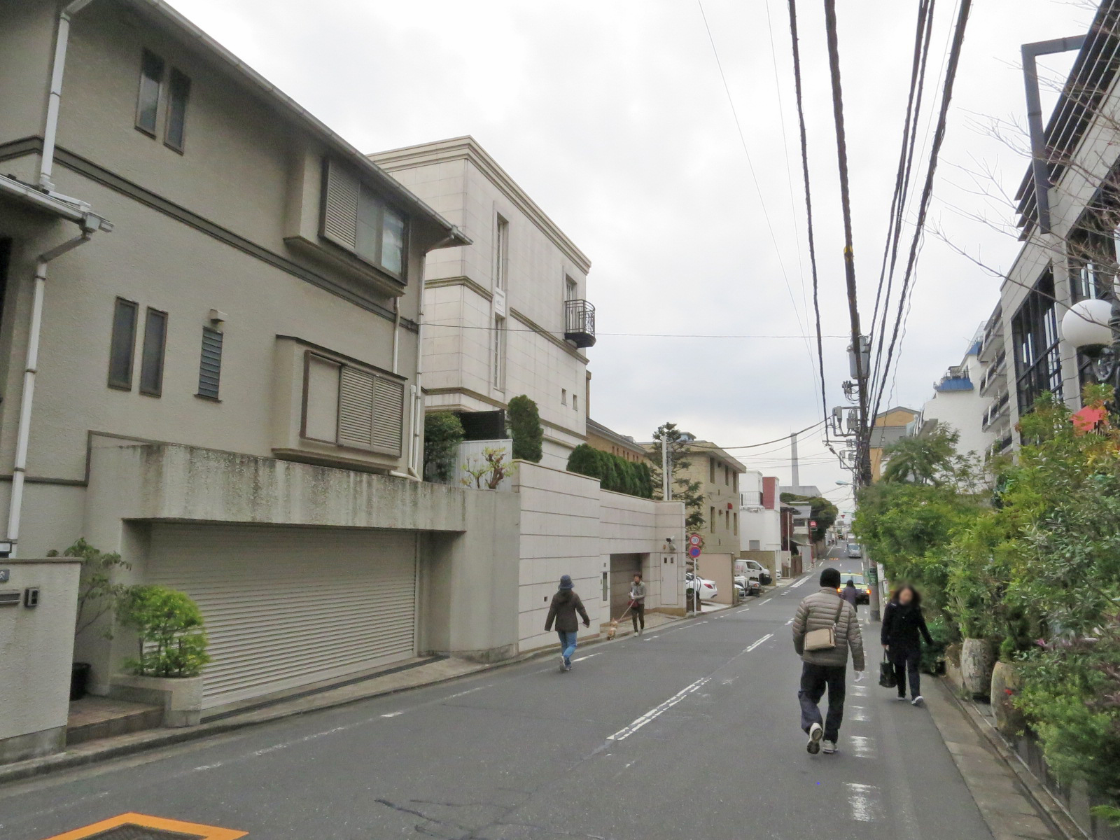 周辺は静かなエリア
