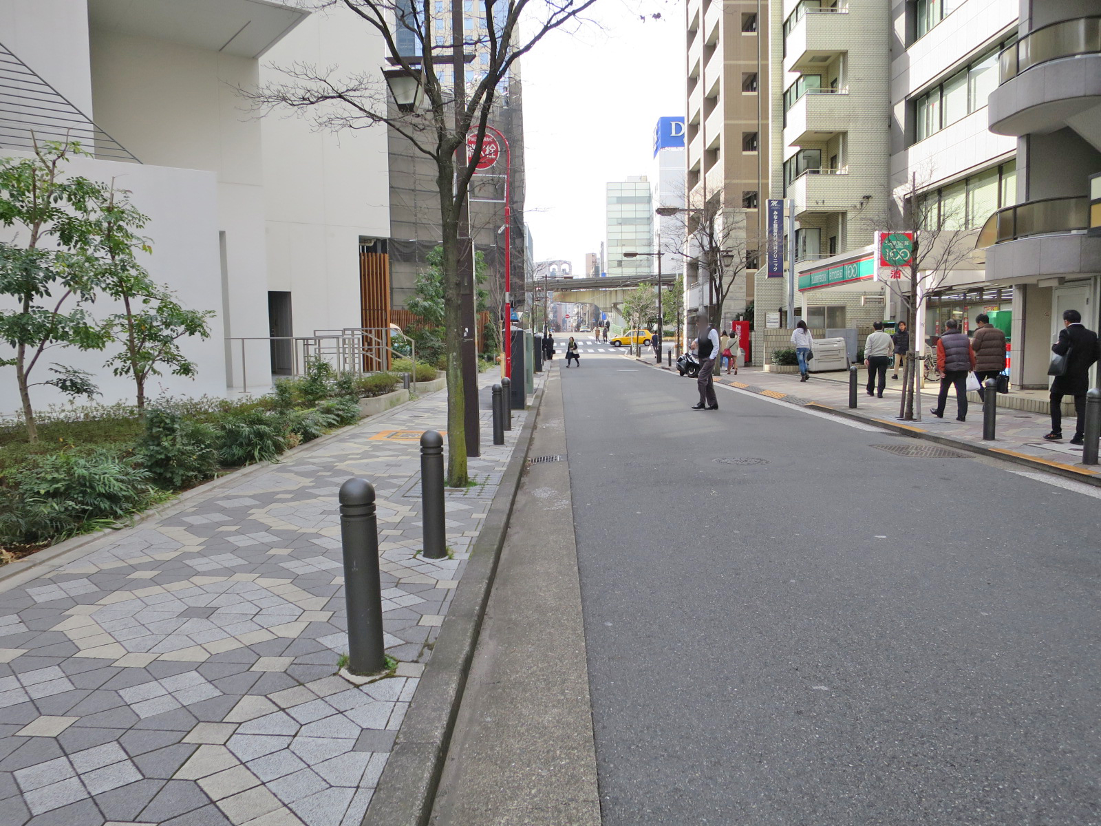 新大友ビル前面の通り