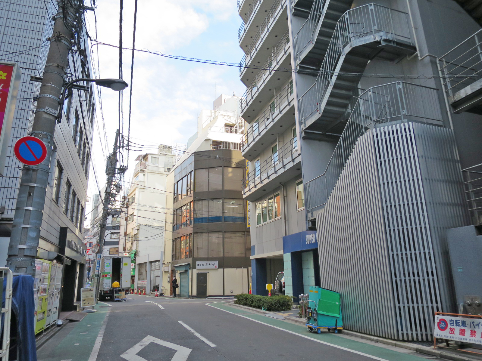 周辺は静かなエリア