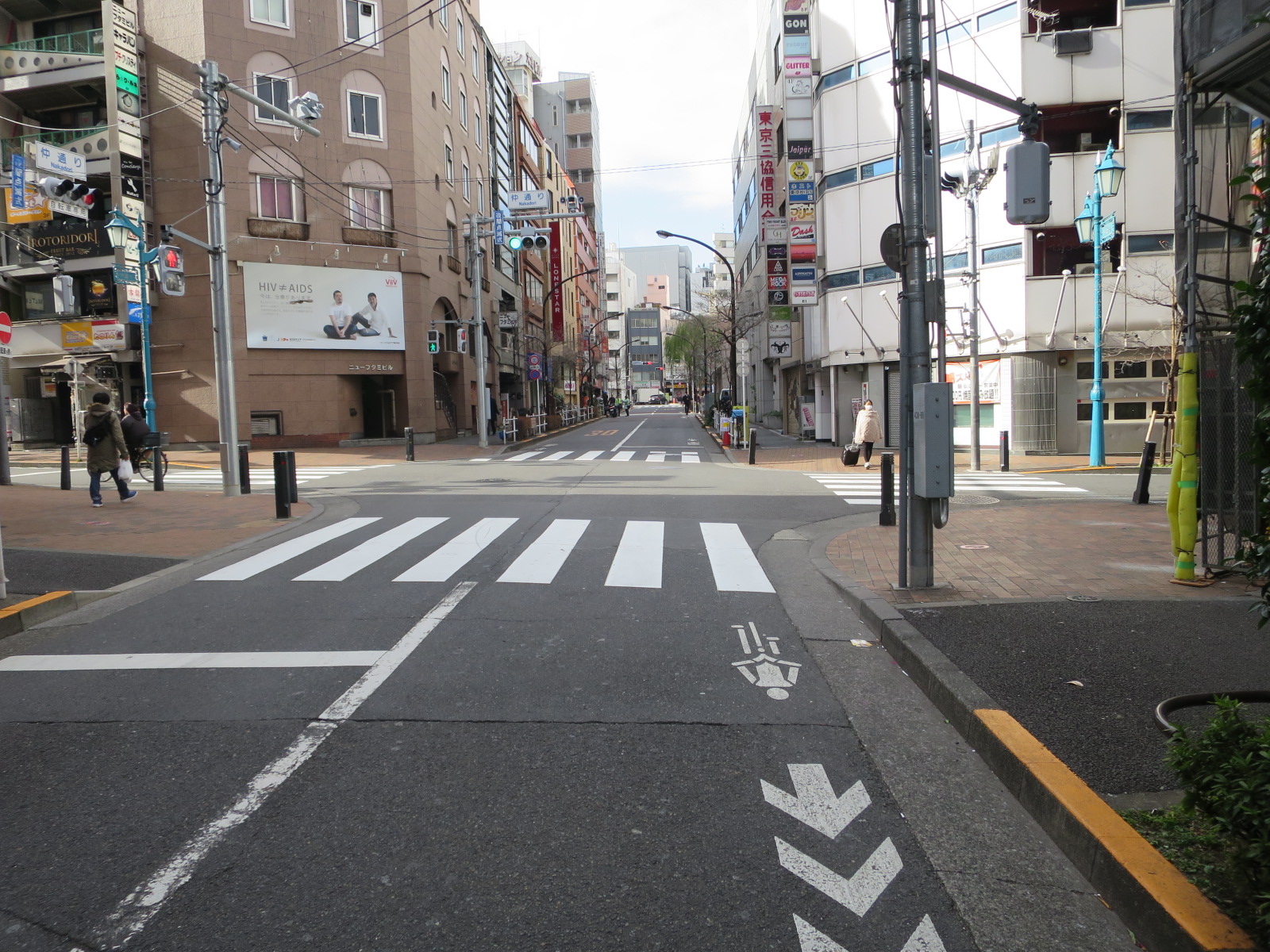 オフィスビル前面道路