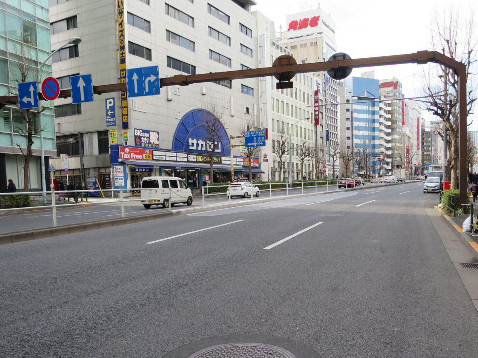 オフィスビル前面道路
