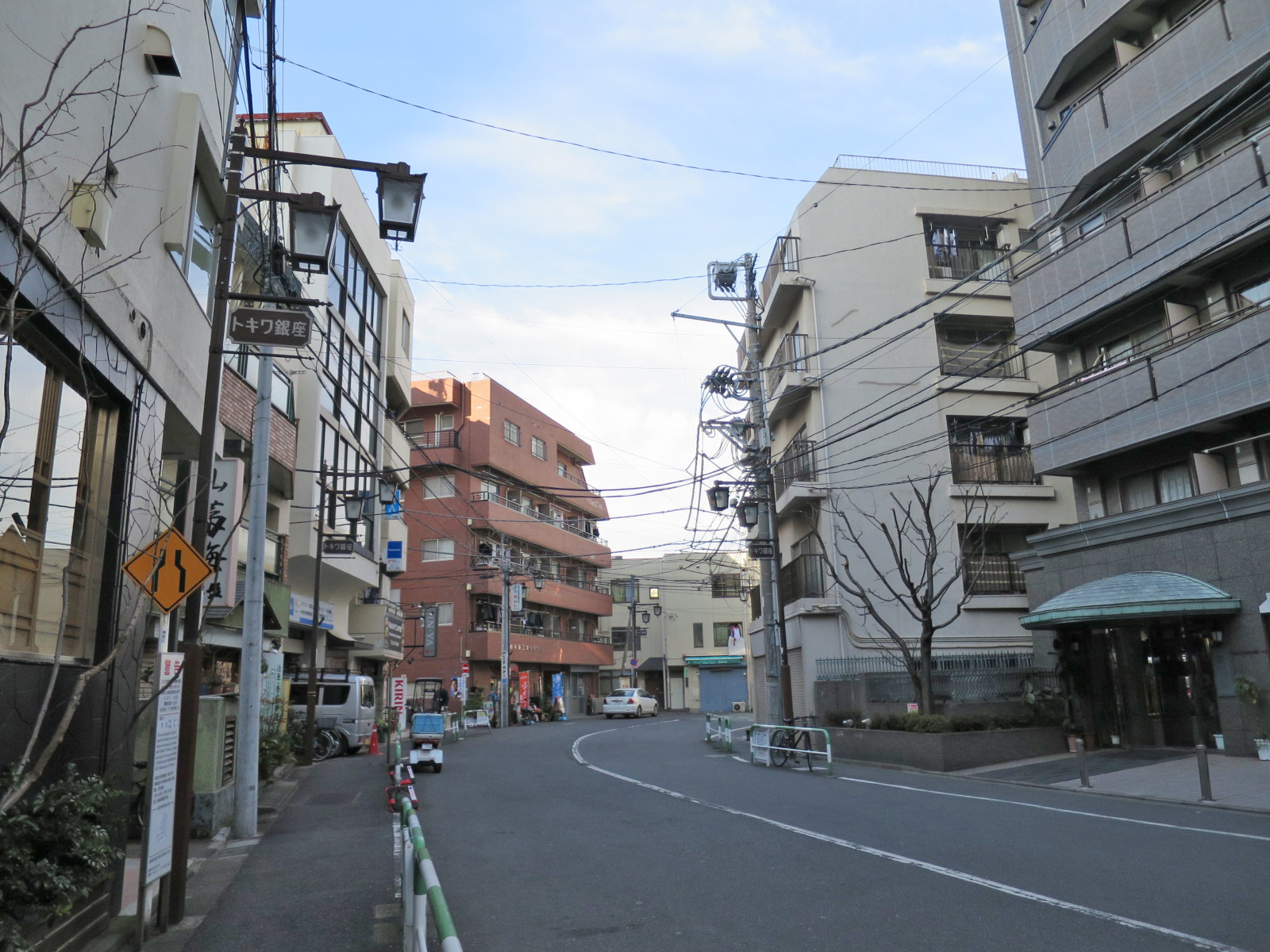 周辺は静かなエリア