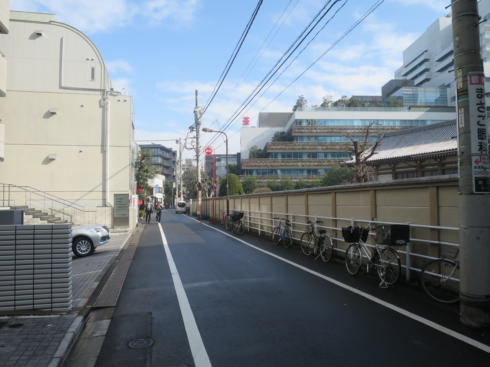 オフィスビル前面道路