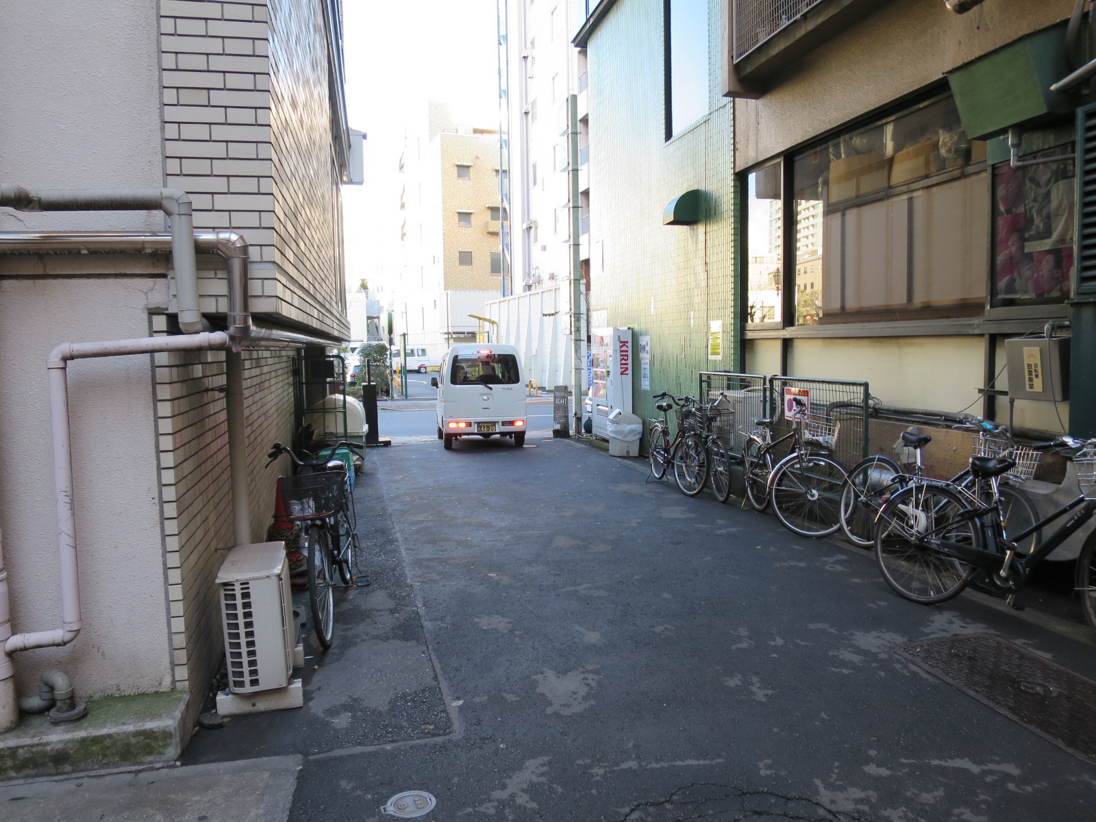 オフィスビル前面道路