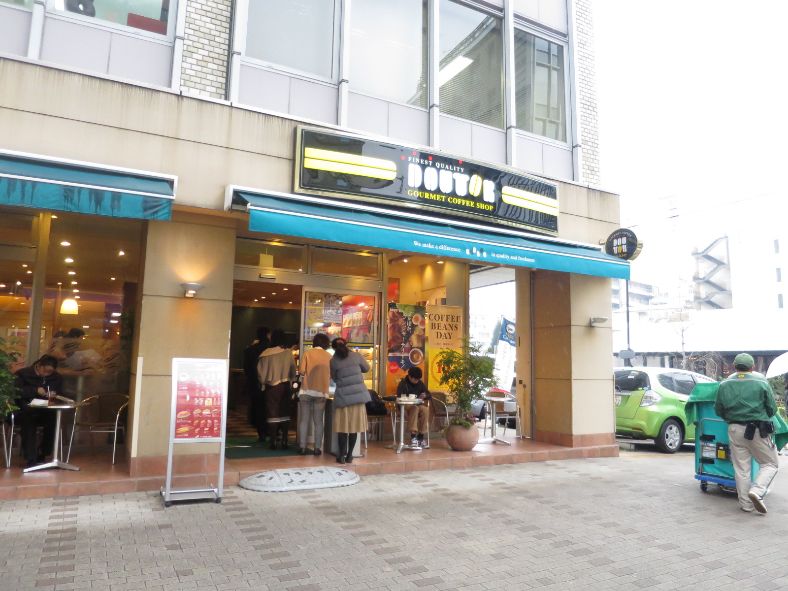 徒歩2分のドトールコーヒーショップ