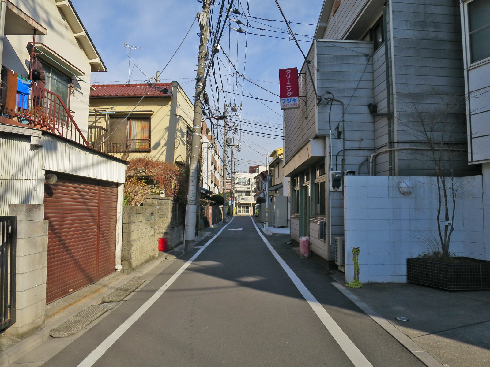 池袋3丁目一棟貸し事務所前面の通り