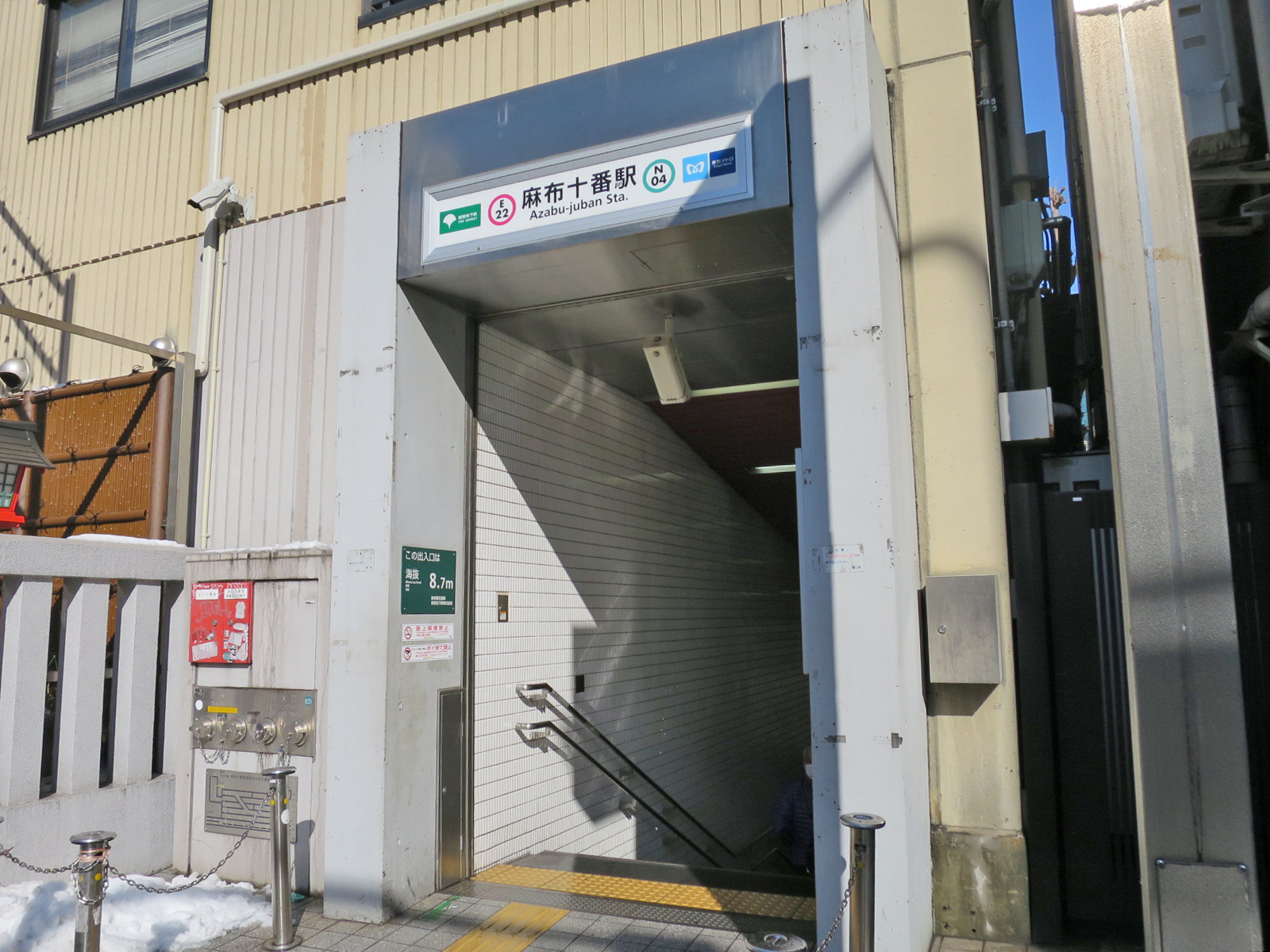 最寄りの「麻布十番駅」