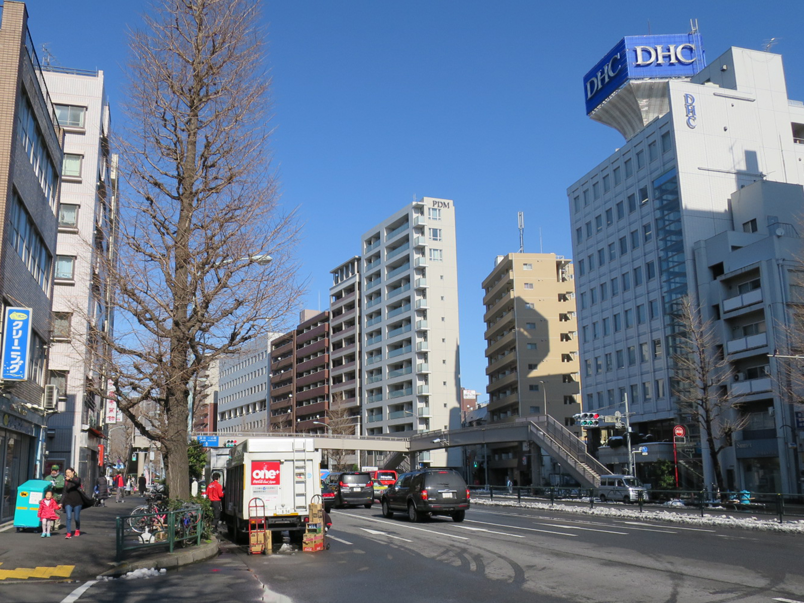 オフィスビル前面道路