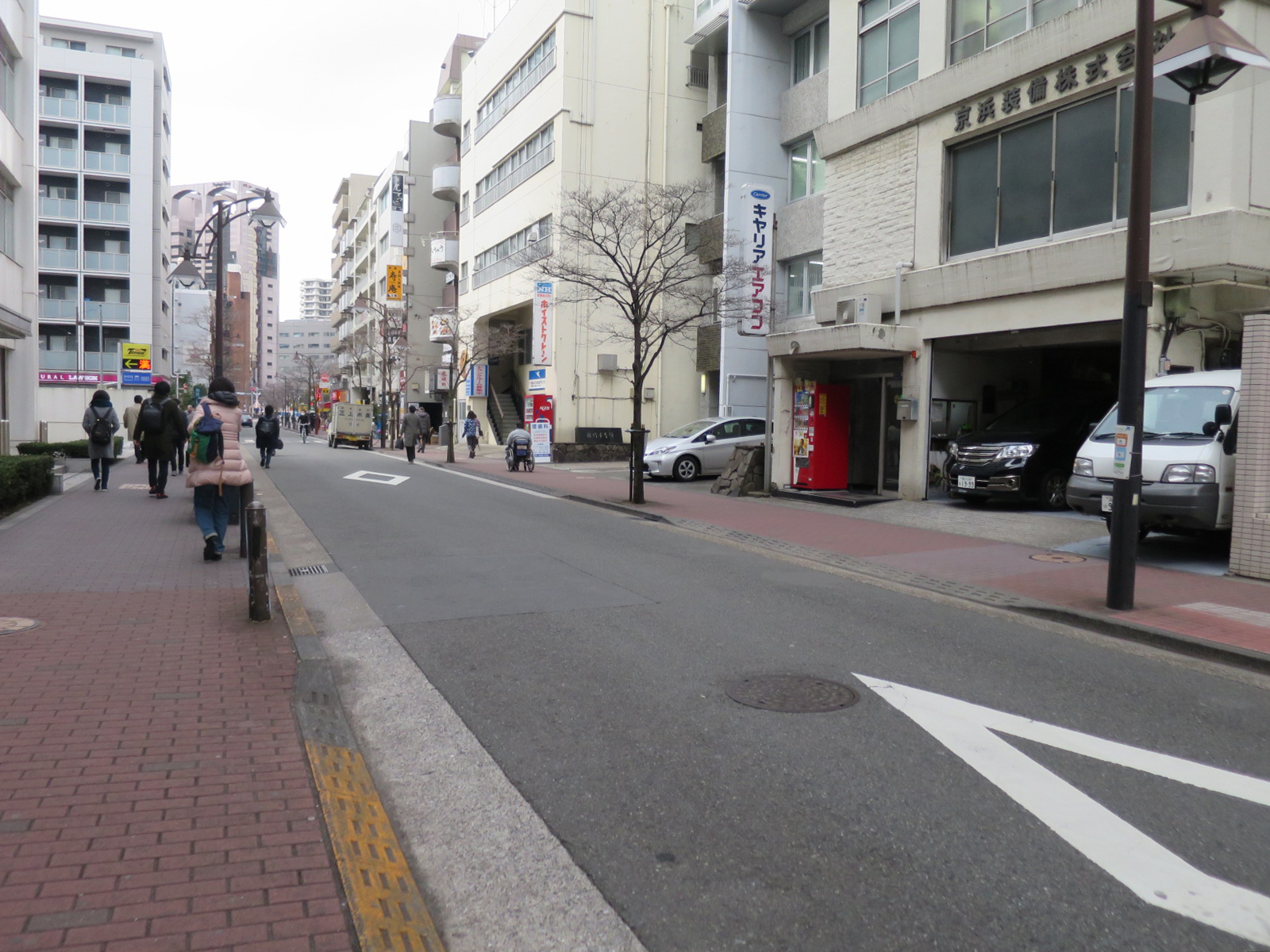 オフィスビル前面道路