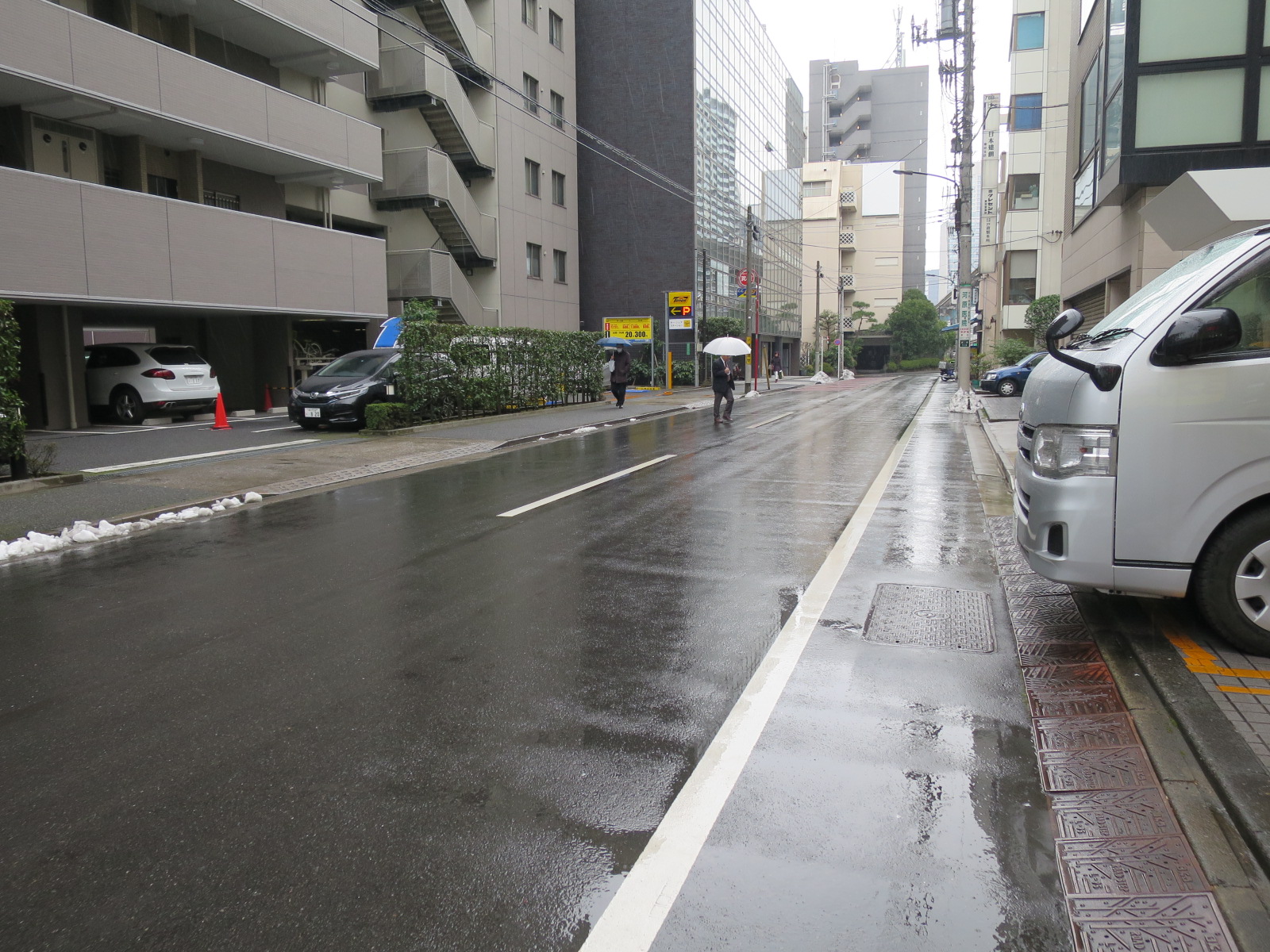 オフィスビル前面道路