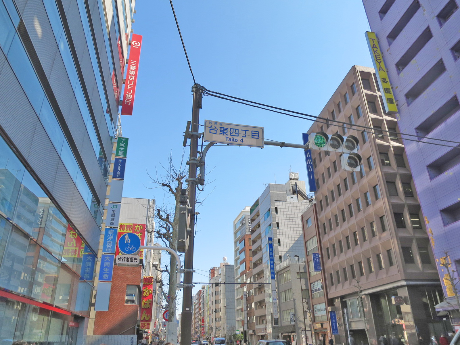 周辺はオフィス街