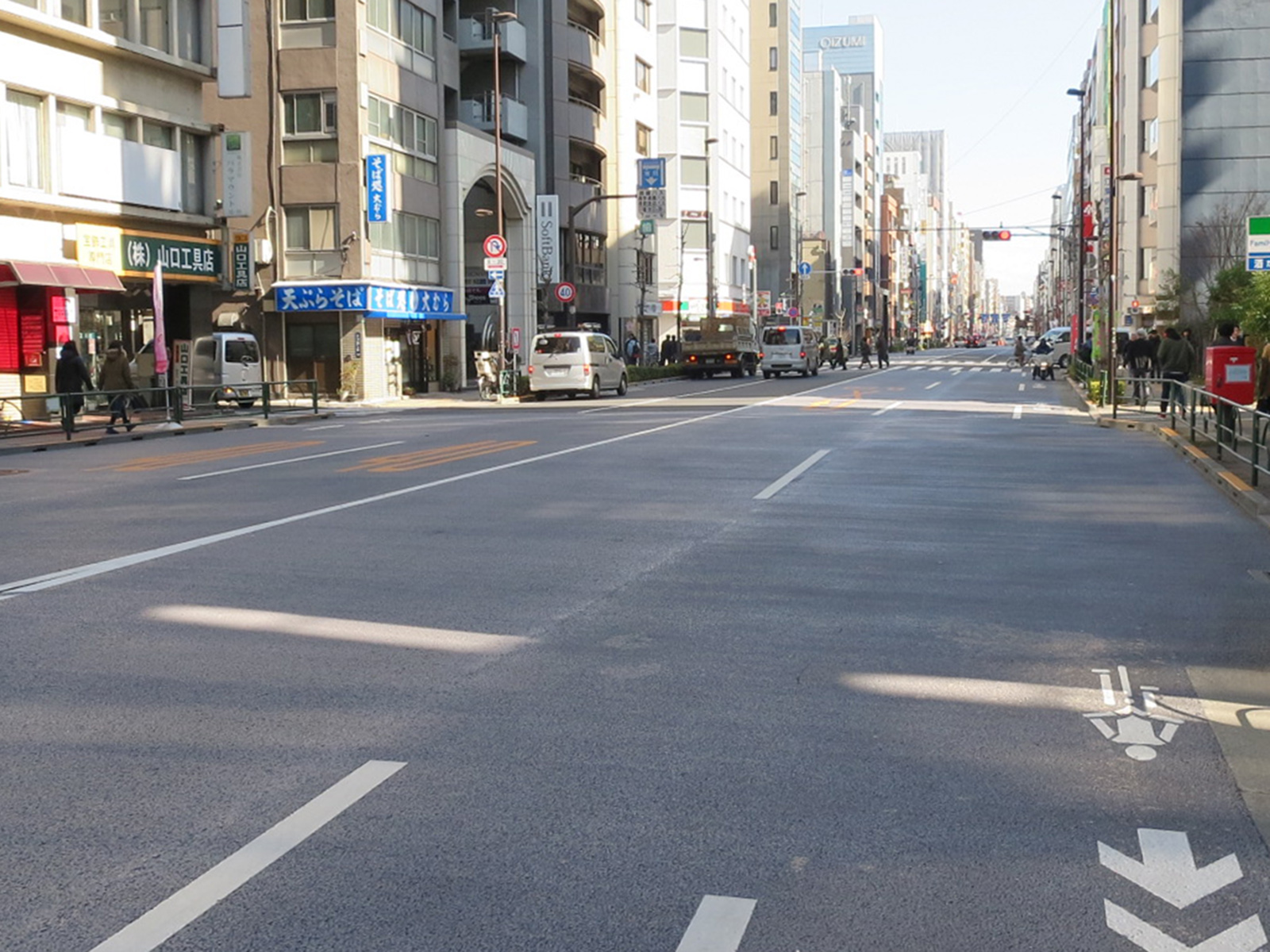 オフィスビル前面道路