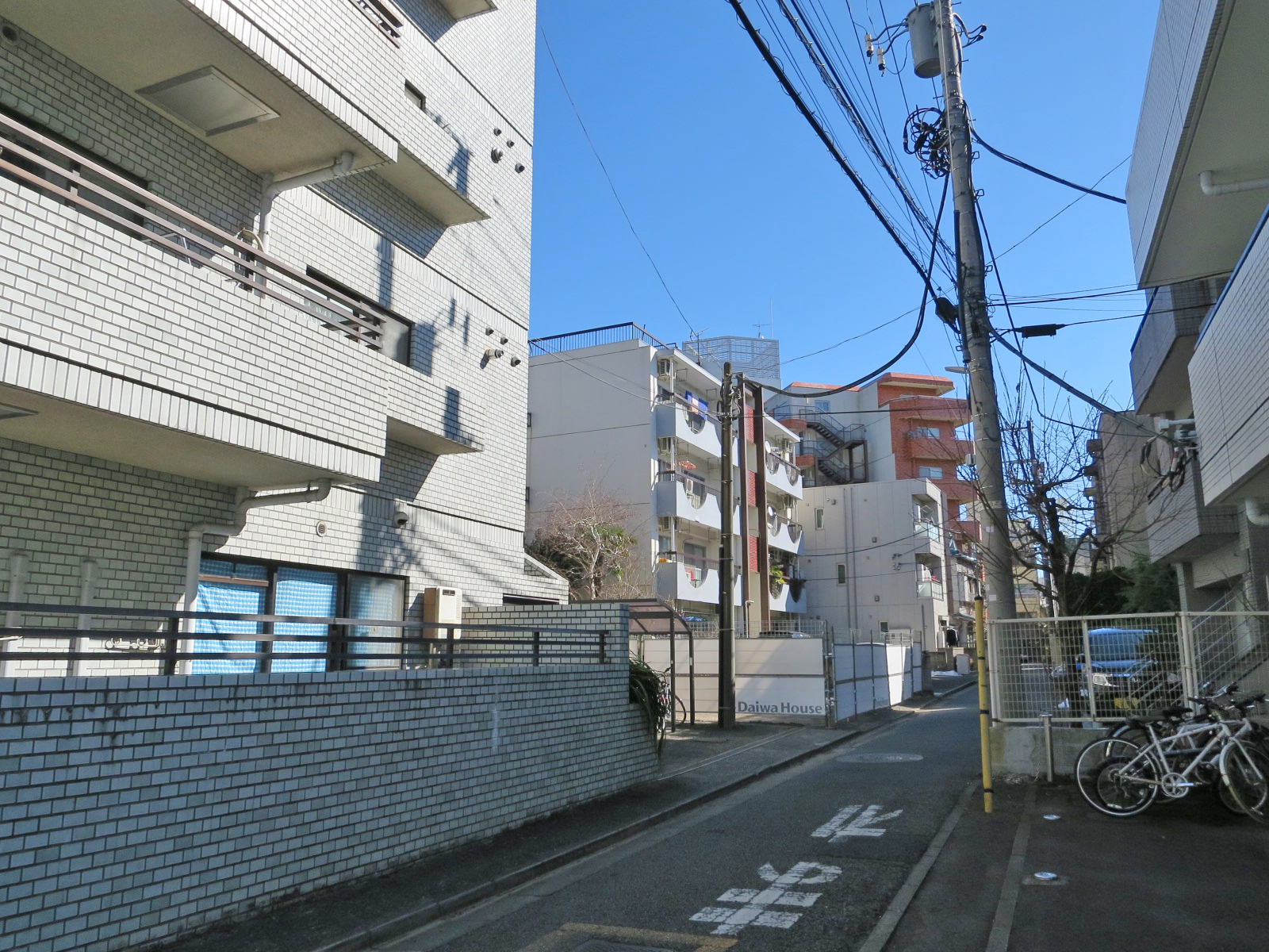 周辺は静かなエリア