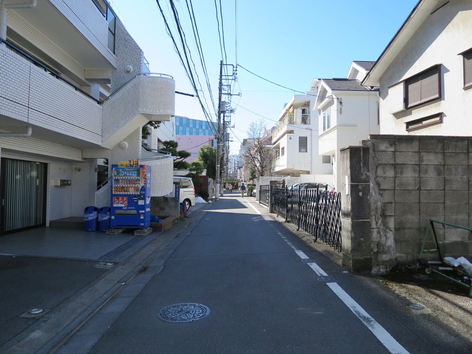 DeLCCS千駄ヶ谷前面の通り