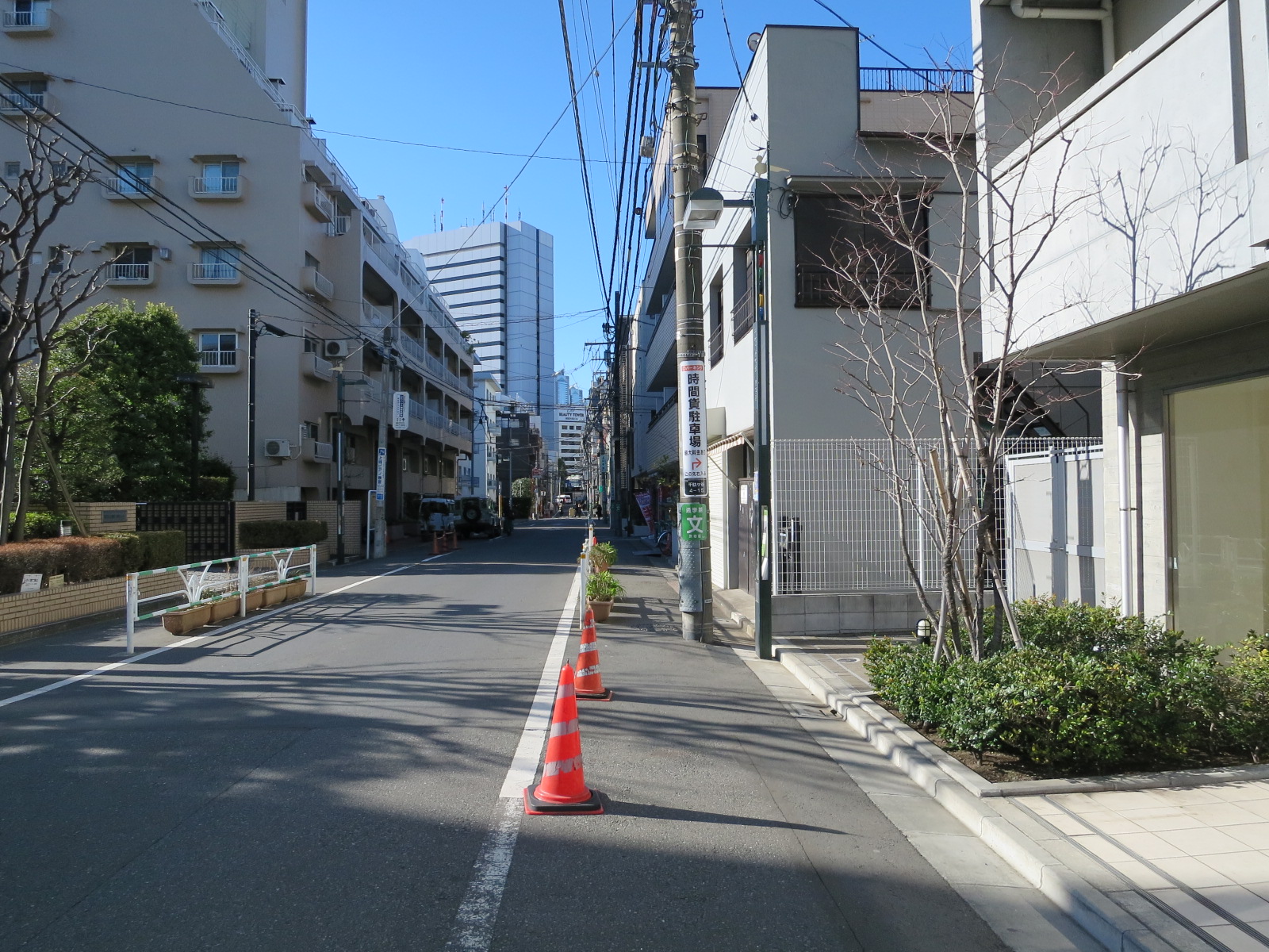 ミレア北参道ビル前面の通り