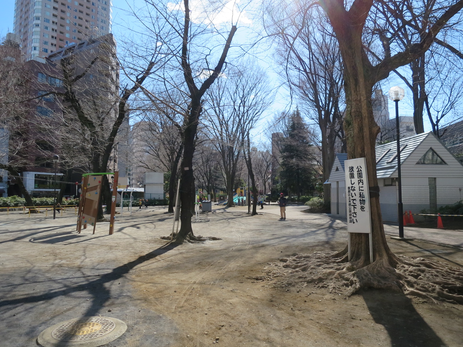 近くの西池袋公園