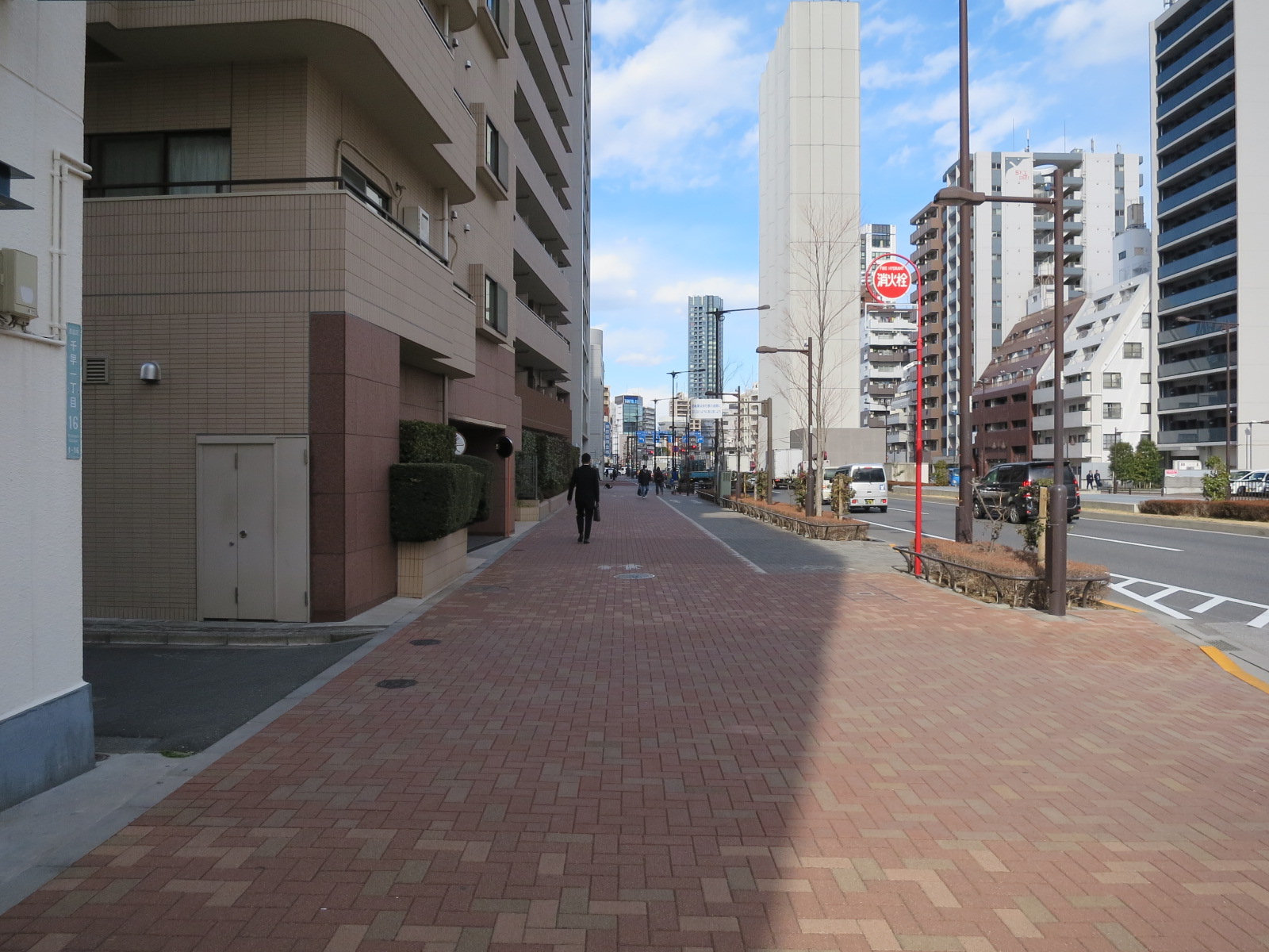 ギターハウス前面の通り