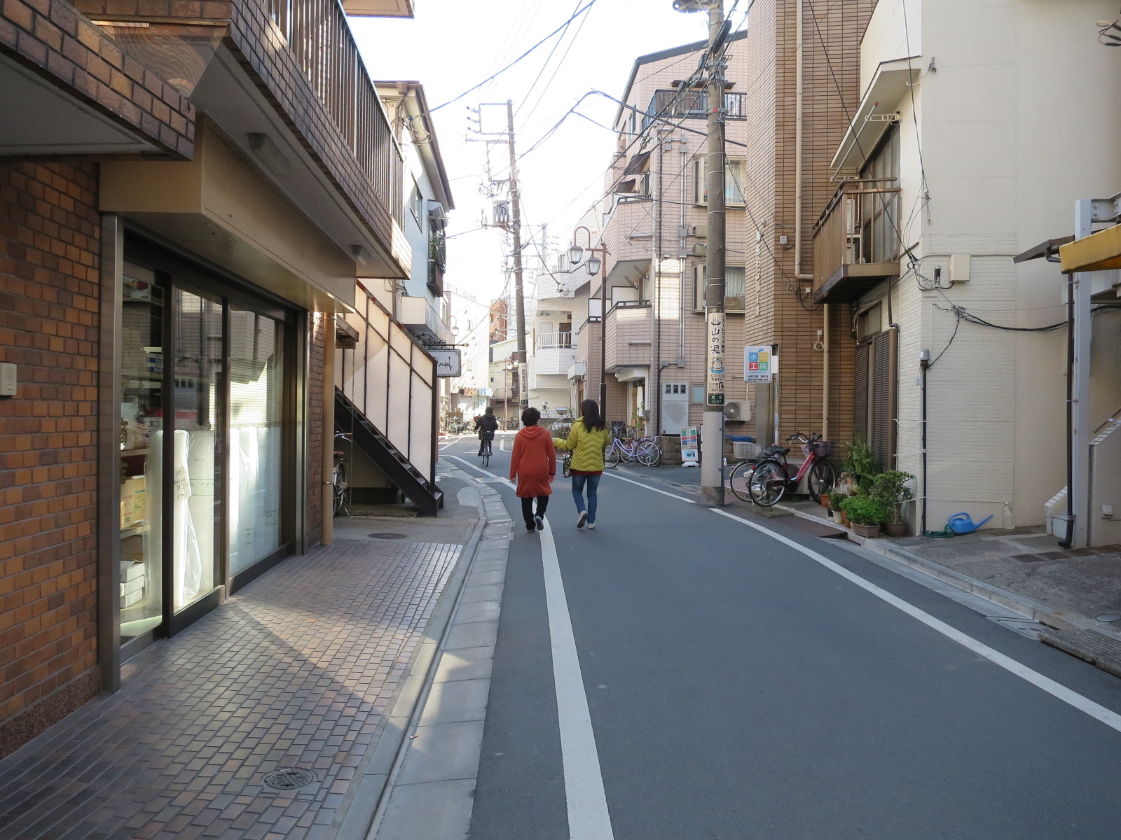 要町イマス荒井ビル前面の通り