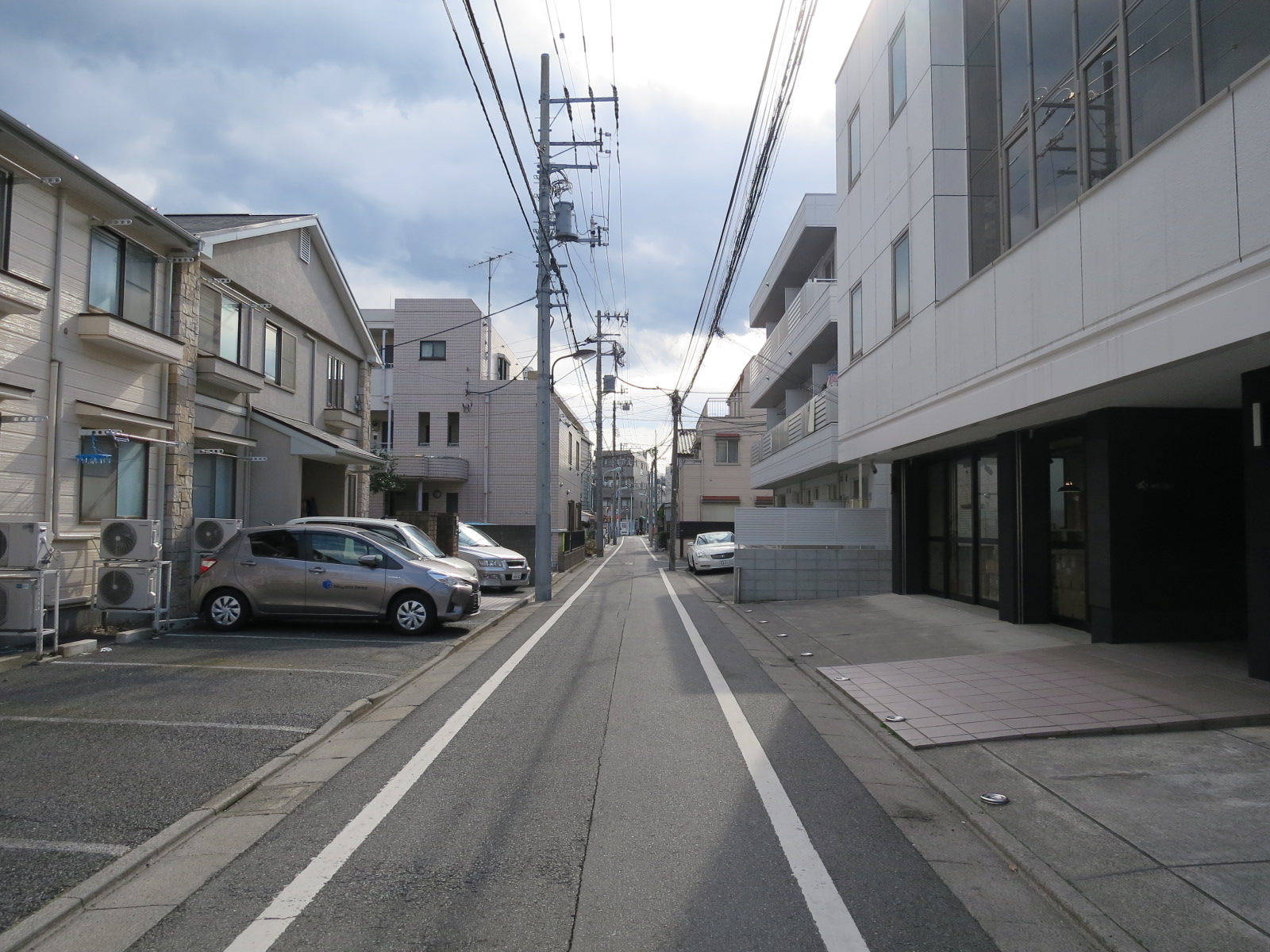 要町ビル前面の通り