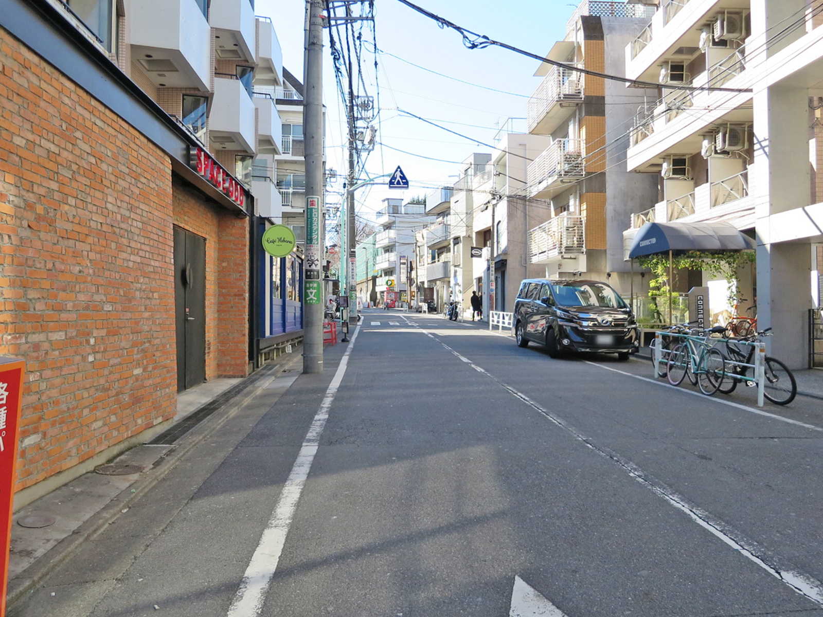 オフィスビル前面道路
