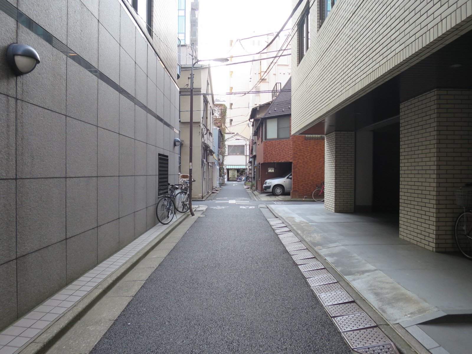 SF内神田ビル前面の通り