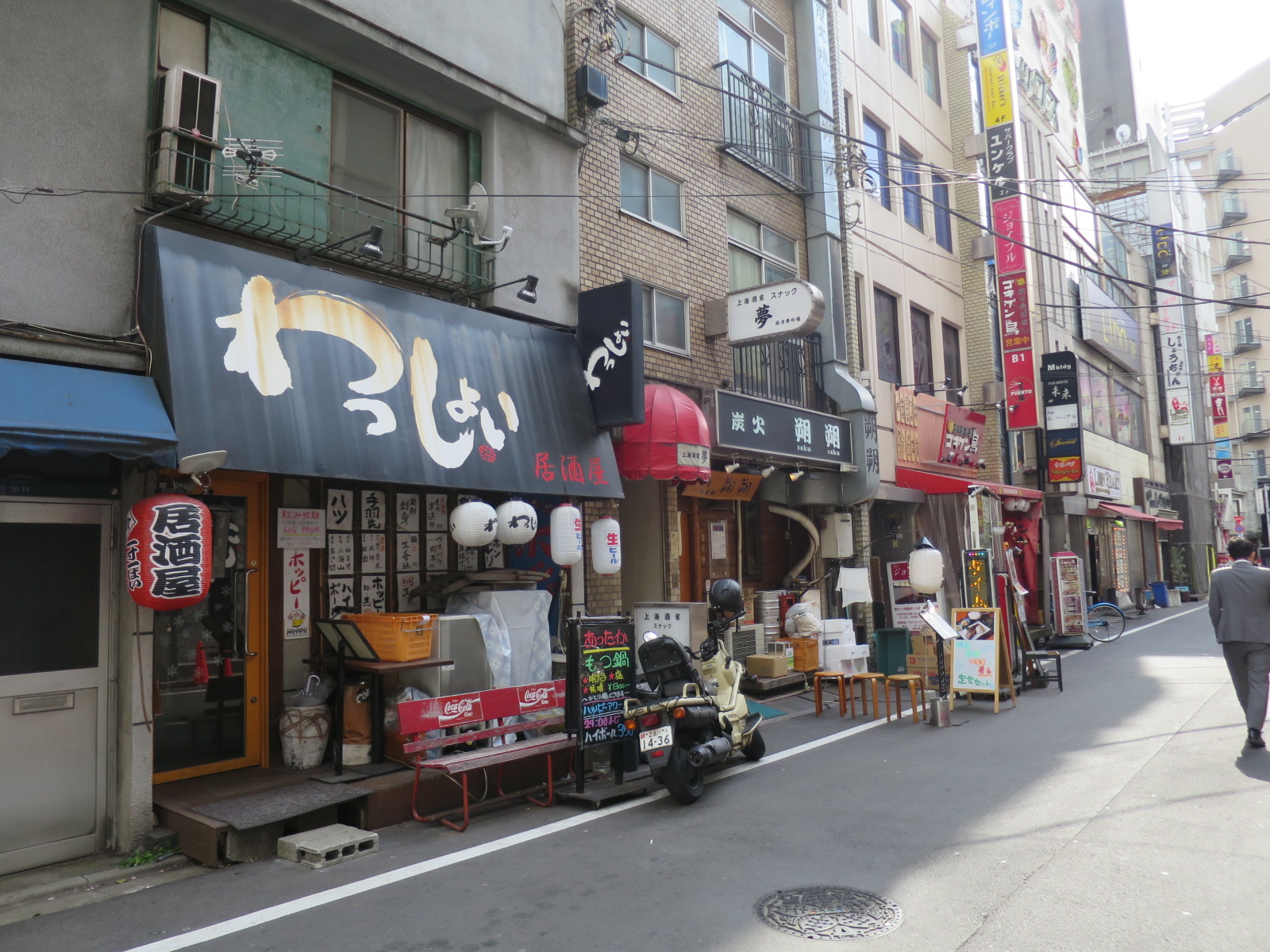 付近には飲食店が豊富