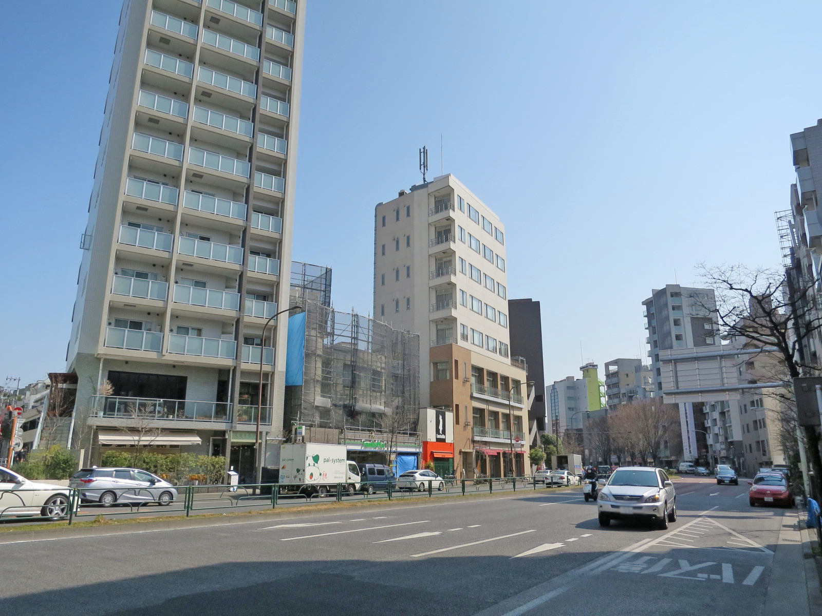 明治通り沿いの立地