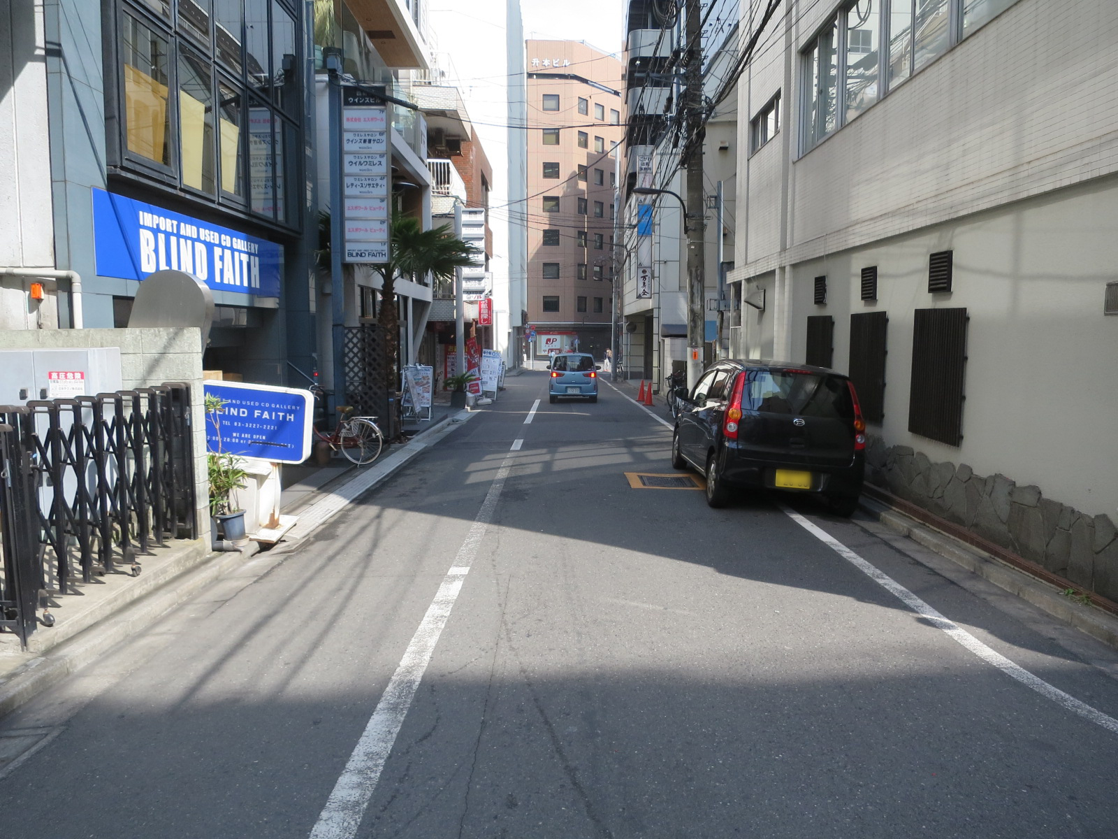 オフィスビル前面道路